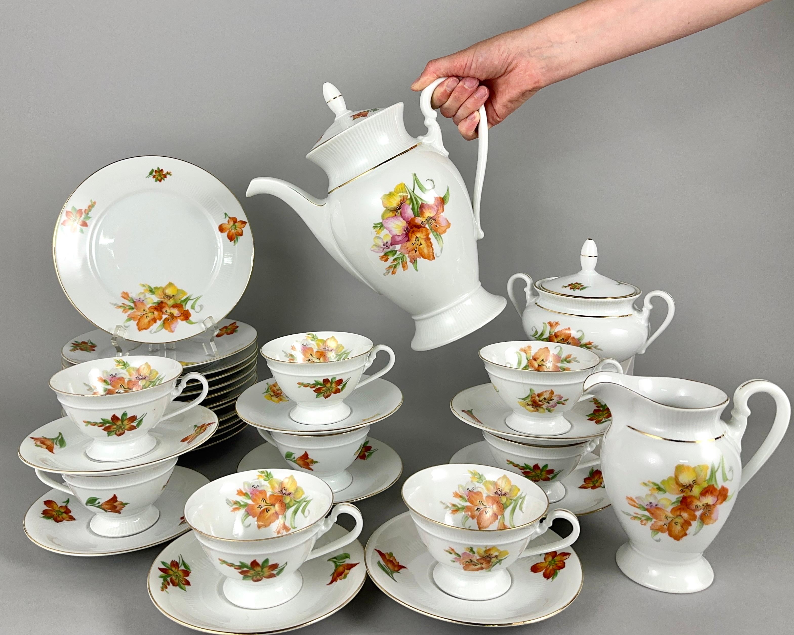 Vintage porcelain coffee or tea service set, consists of 31 pieces in an off-white cream colored porcelain with floral pattern and gold rims.

Made by Edelstein Bavaria Germany.

On the base of the service is the logo of Edelstein Bavaria and the