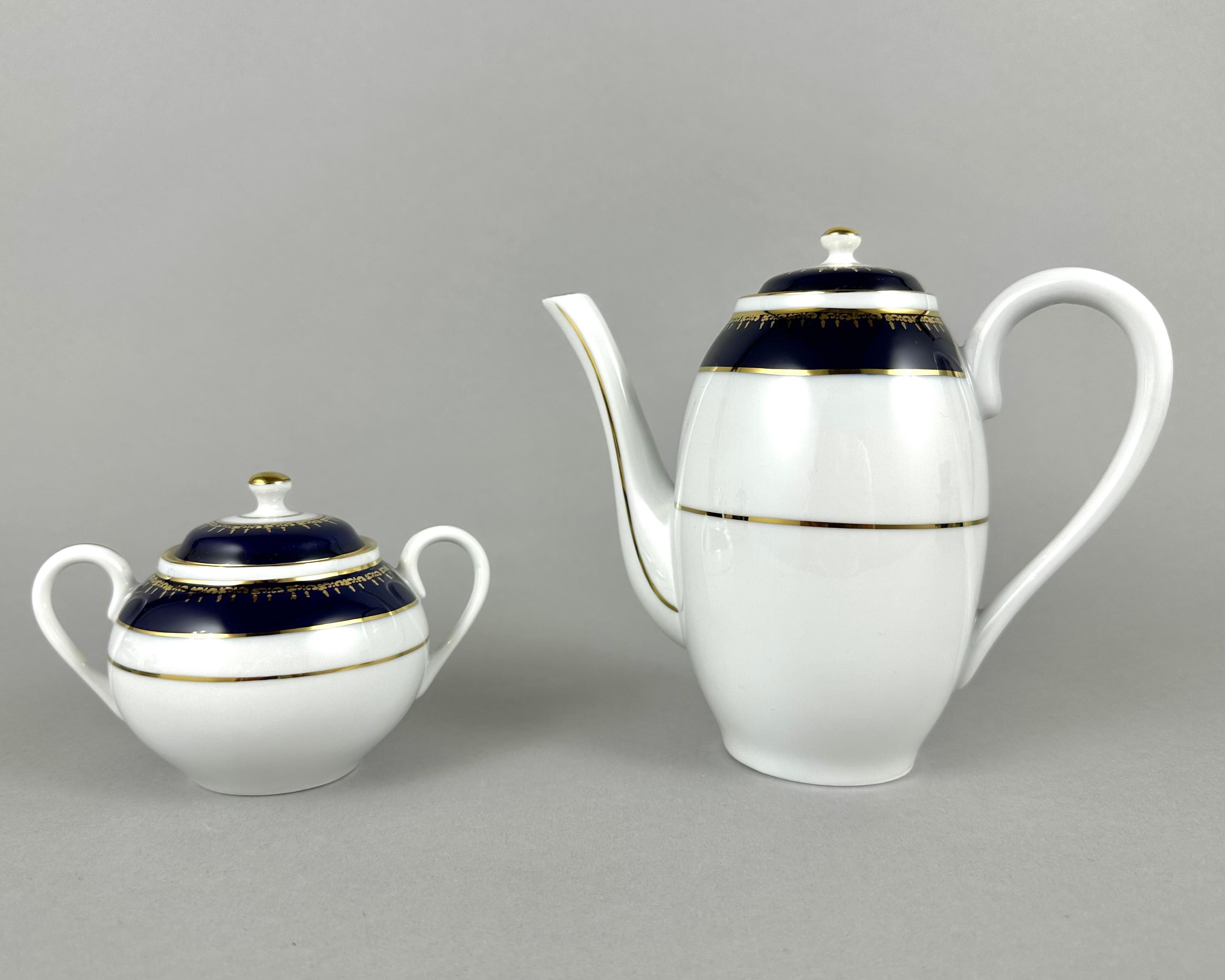 Vintage Tea Coffee Set Zsolney Hungary, 1960s In Excellent Condition For Sale In Bastogne, BE