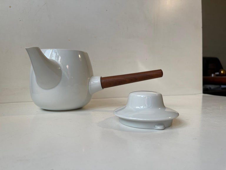 Vintage Tea Set in White Porcelain & Teak by Henning Koppel for Bing & Grondahl In Good Condition For Sale In Esbjerg, DK