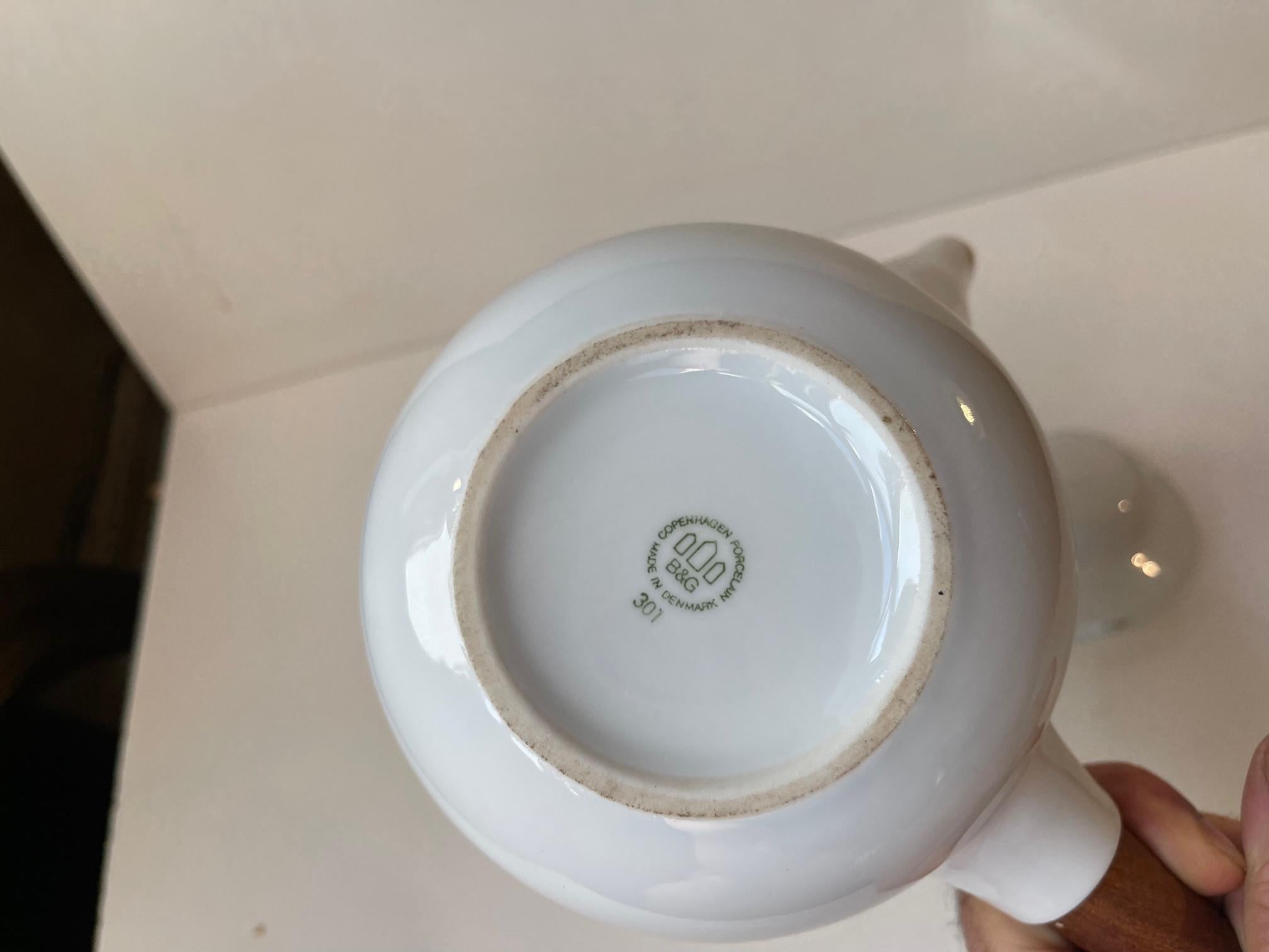 Milieu du XXe siècle Service à thé vintage en porcelaine blanche et teck de Henning Koppel pour Bing & Grondahl en vente