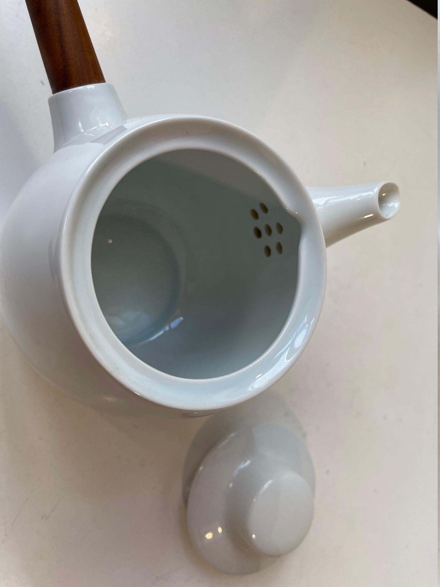 Vintage Tea Set in White Porcelain & Teak by Henning Koppel for Bing & Grondahl For Sale 2