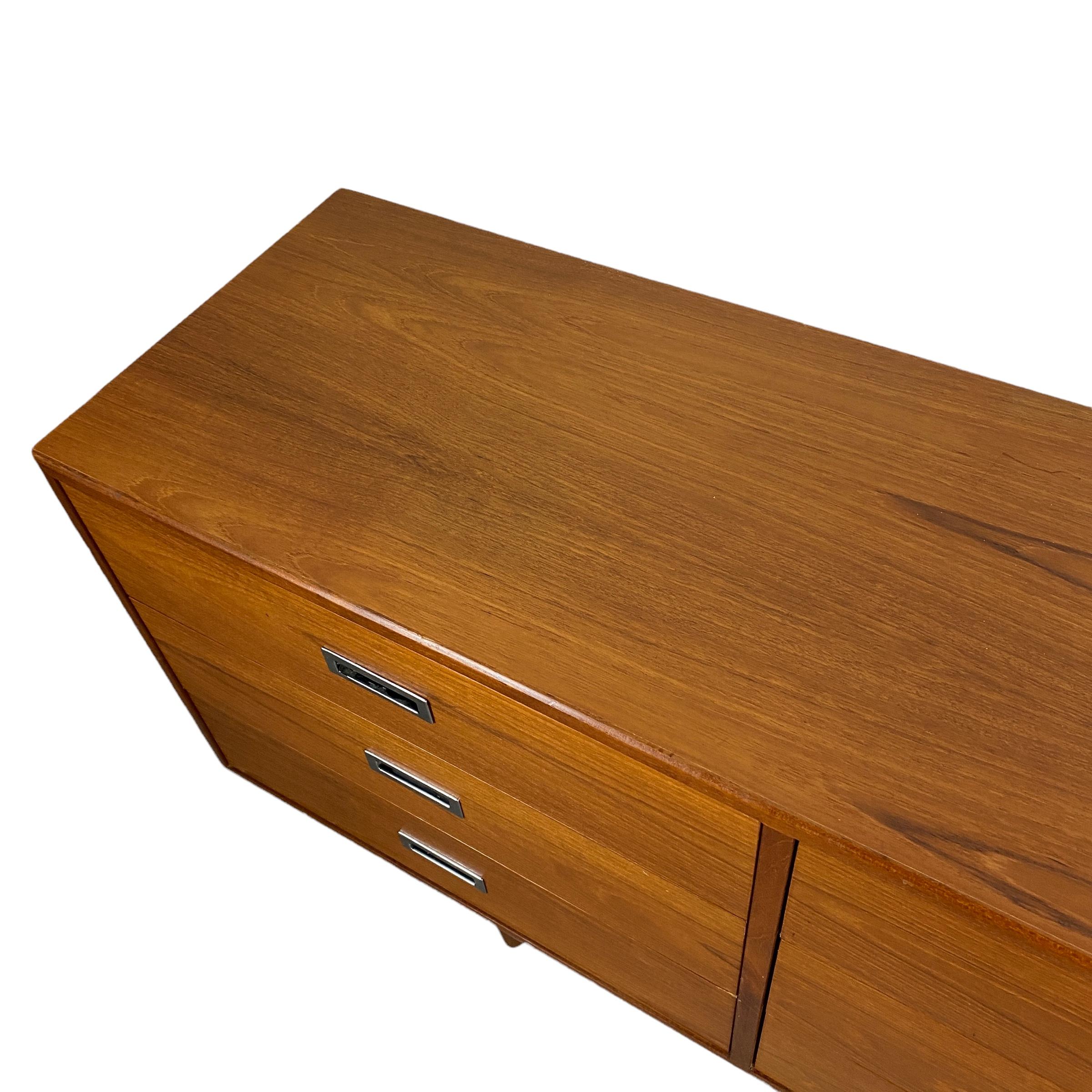 Vintage Teak 9-Drawer Dresser 4