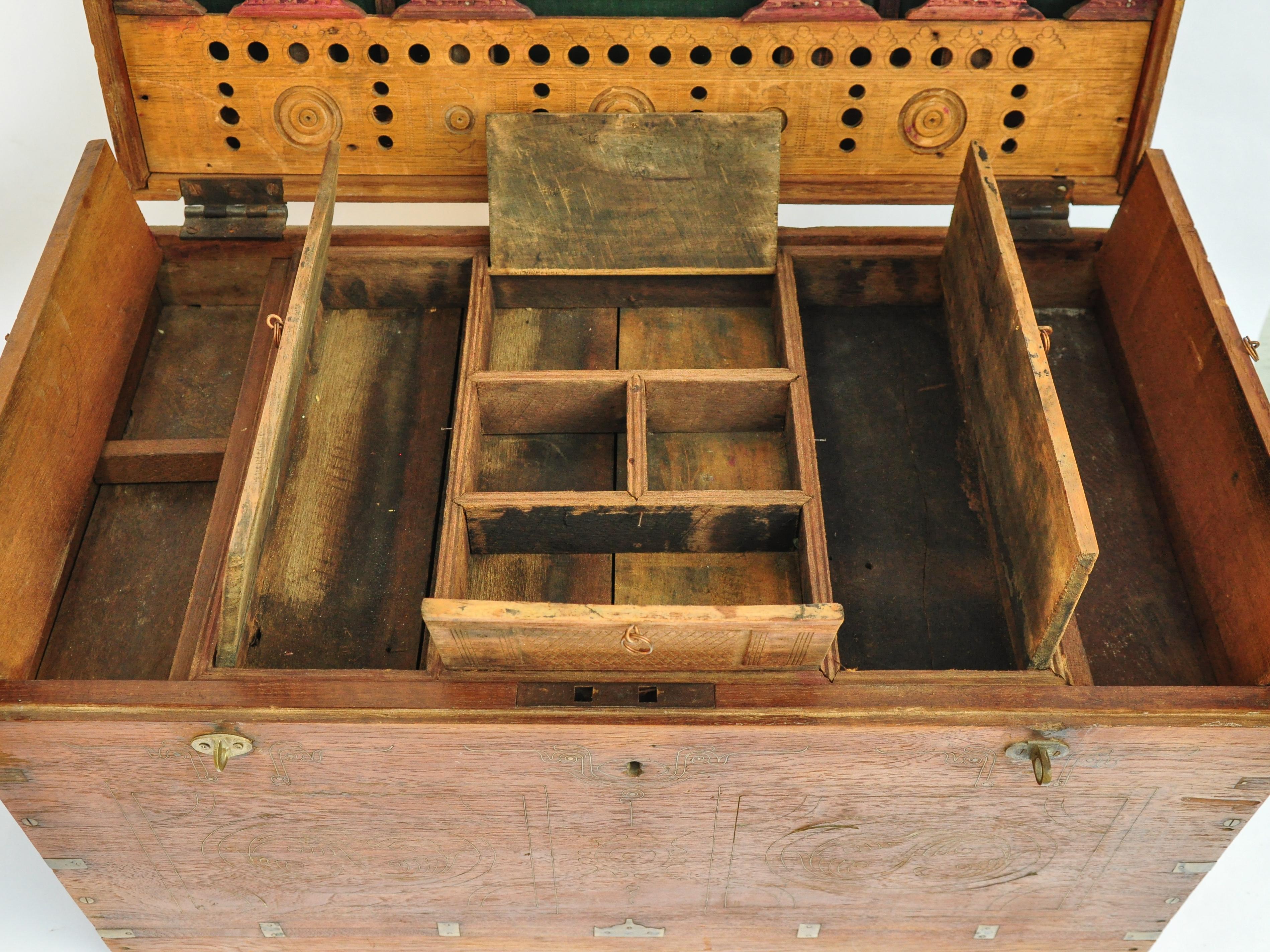 Vintage Teak Actors Chest from Burma, Early to Mid-20th Century 7