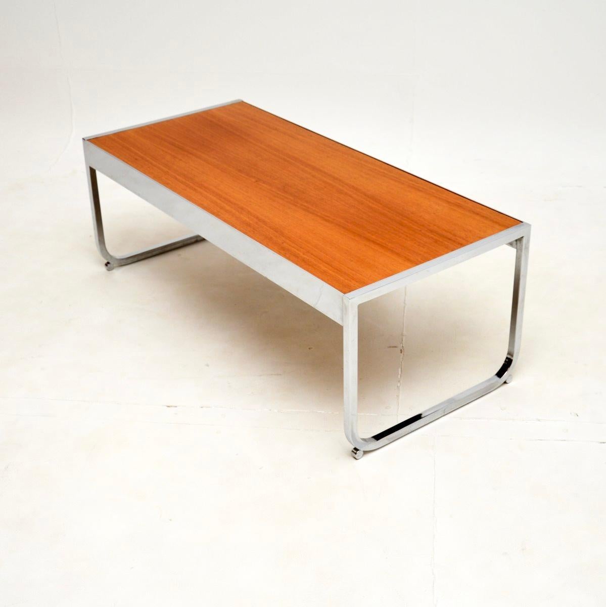 Couchtisch aus Teakholz und Chrom von Howard Miller, Vintage (Britisch)