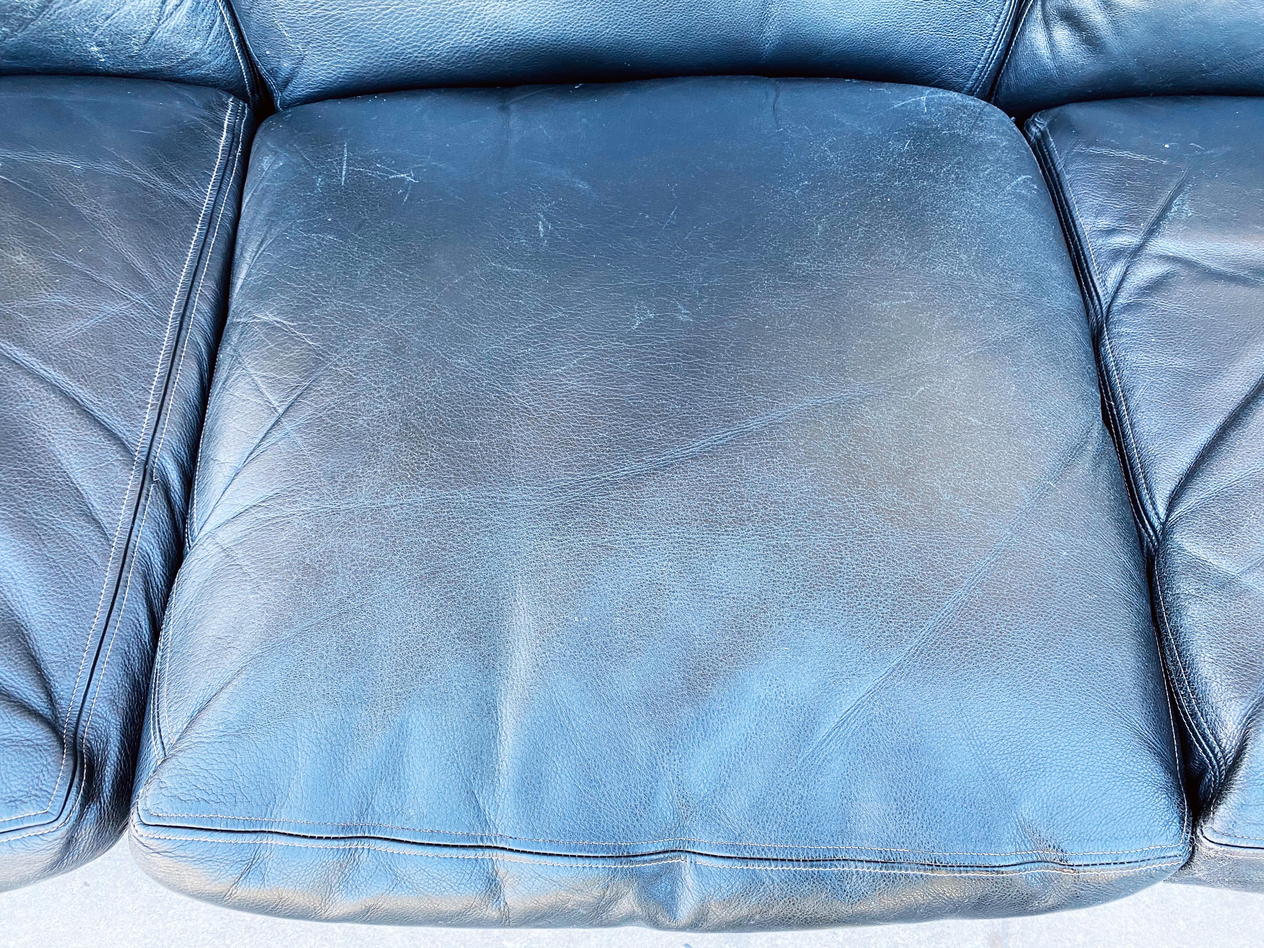Vintage Teak and Leather 4-Seat Sofa by Knut Saeter for Vatne Mobler circa 1960s In Good Condition In San Antonio, TX