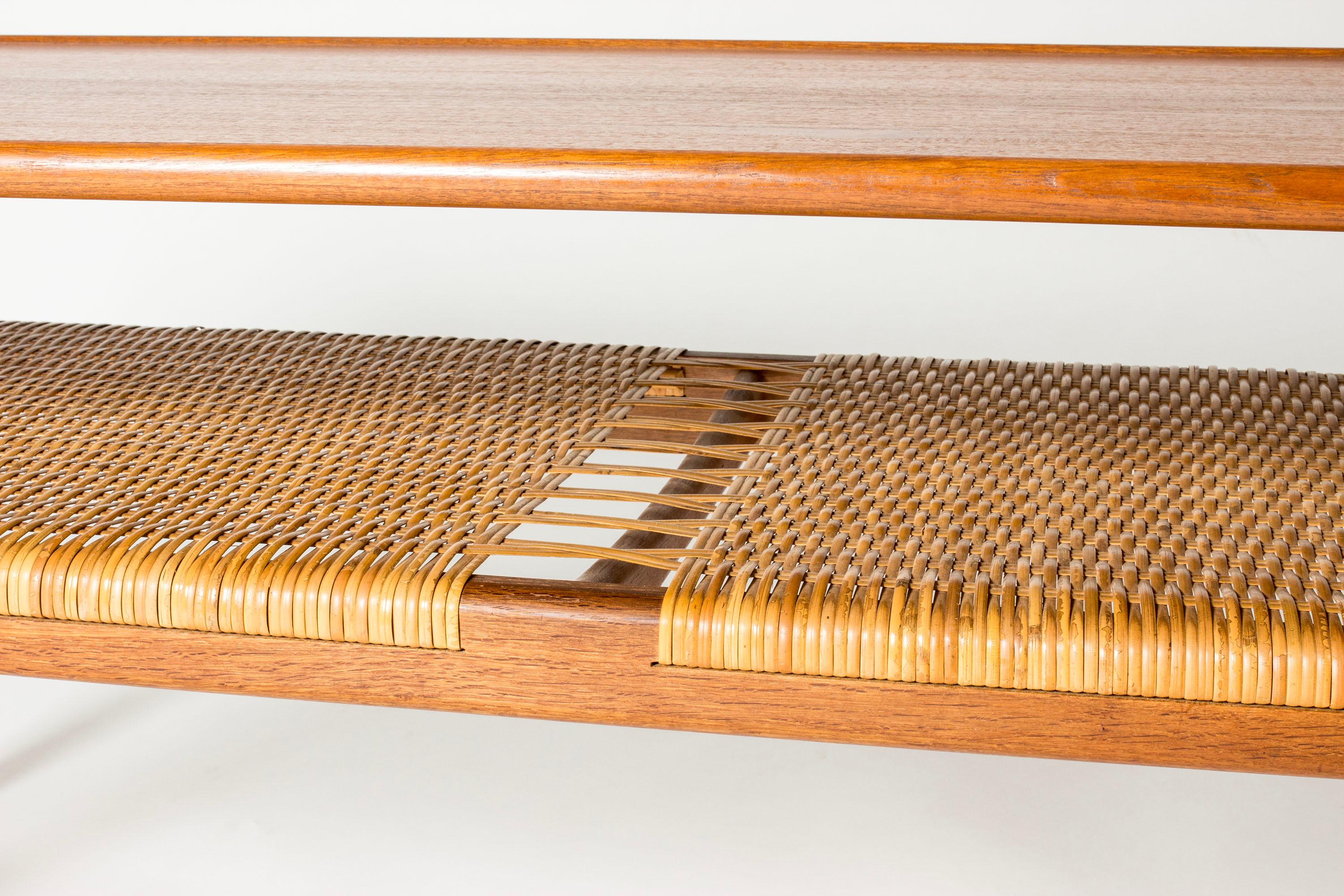 Table basse vintage en teck et rotin, Hans J. Wegner, Danemark, années 1960 Bon état - En vente à Stockholm, SE