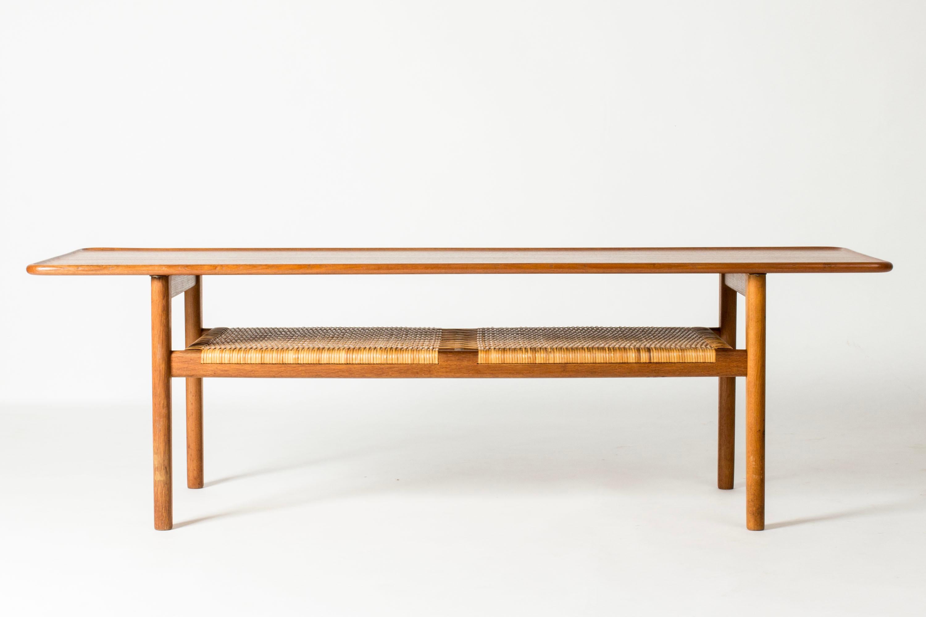 Milieu du XXe siècle Table basse vintage en teck et rotin, Hans J. Wegner, Danemark, années 1960 en vente