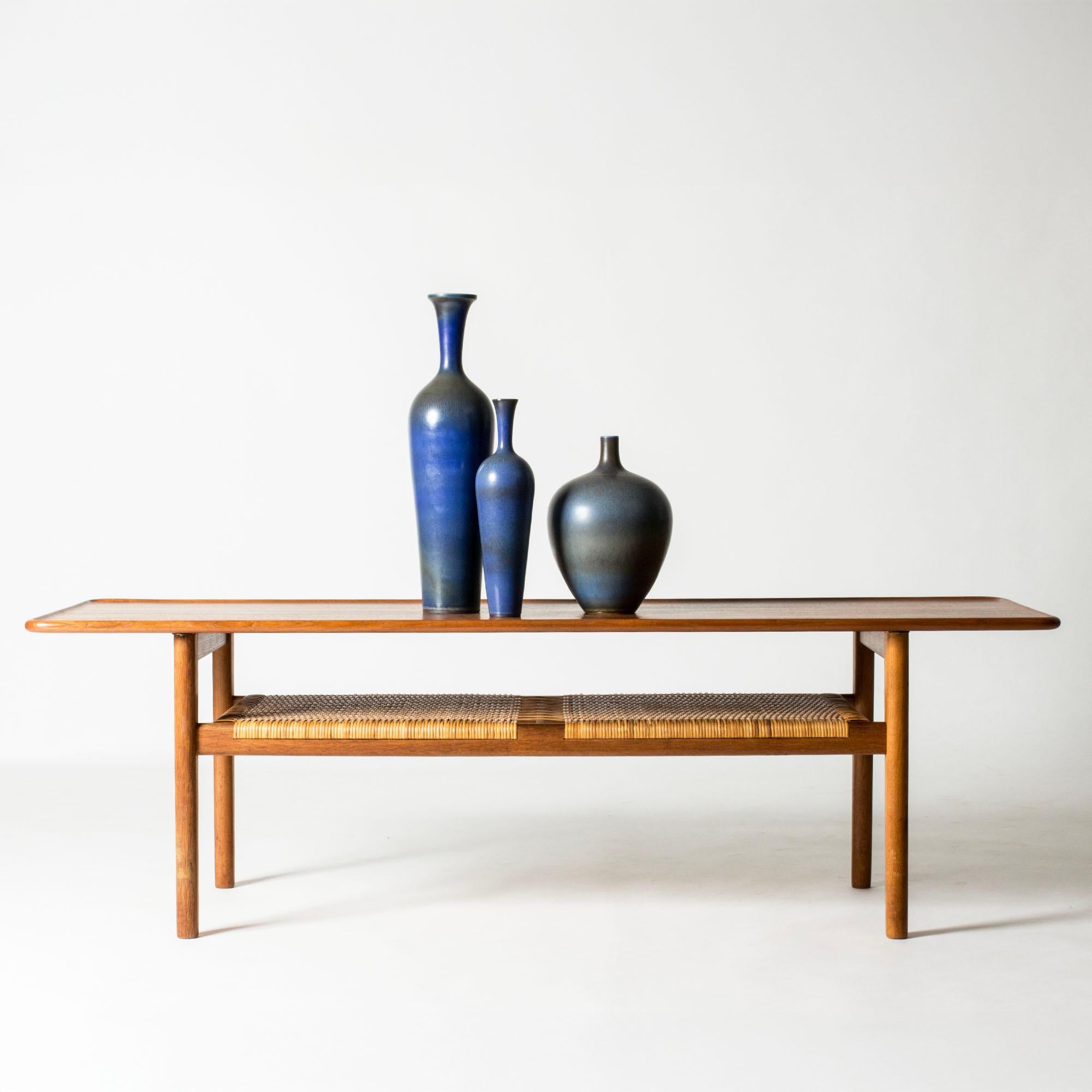 Table basse vintage en teck et rotin, Hans J. Wegner, Danemark, années 1960 en vente 2