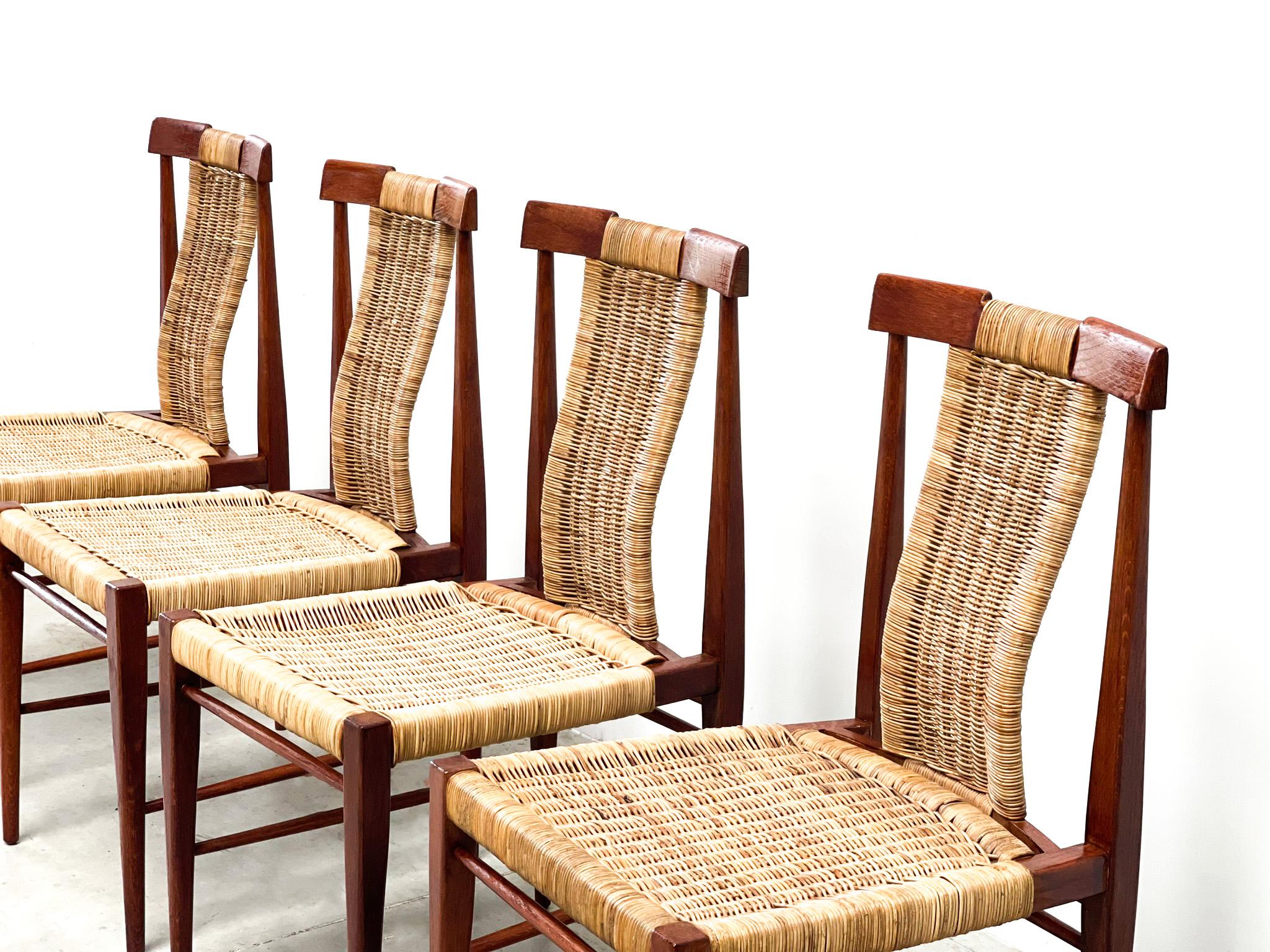 Elegant mid century italian dining chairs made from teak and wicker.

Beautifully designed teak frames.

The chairs are in very good condition.

1960s - Italy

Dimensions:
Height: 87cm/34.25