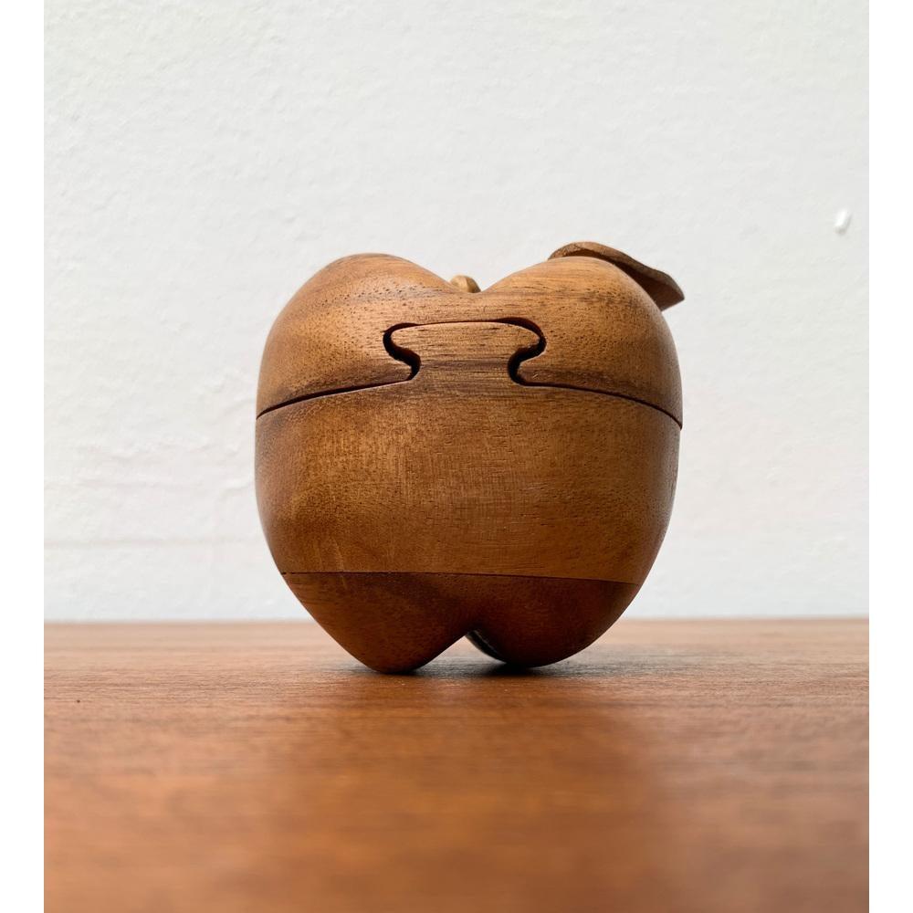 Boîte secrète en teck en forme de pomme, 1970 Excellent état - En vente à Hamburg, DE