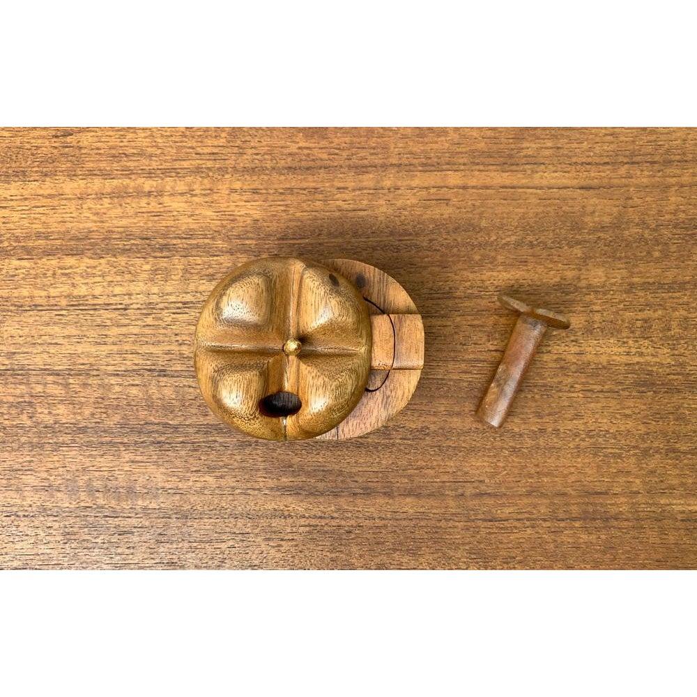 20ième siècle Boîte secrète en teck en forme de pomme, 1970 en vente