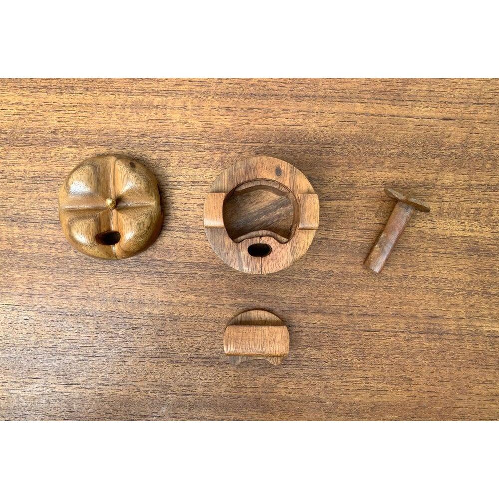 Boîte secrète en teck en forme de pomme, 1970 en vente 1
