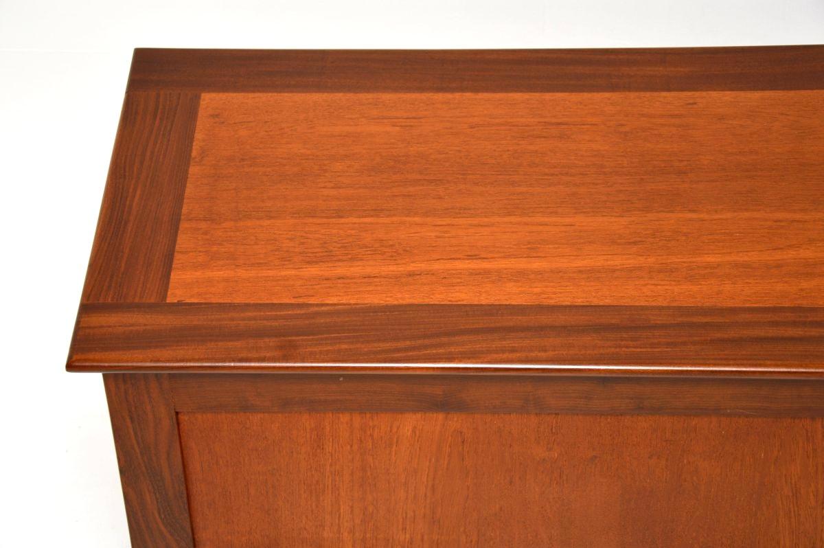 Vintage Teakdecken-Truhe von Younger (Mitte des 20. Jahrhunderts) im Angebot