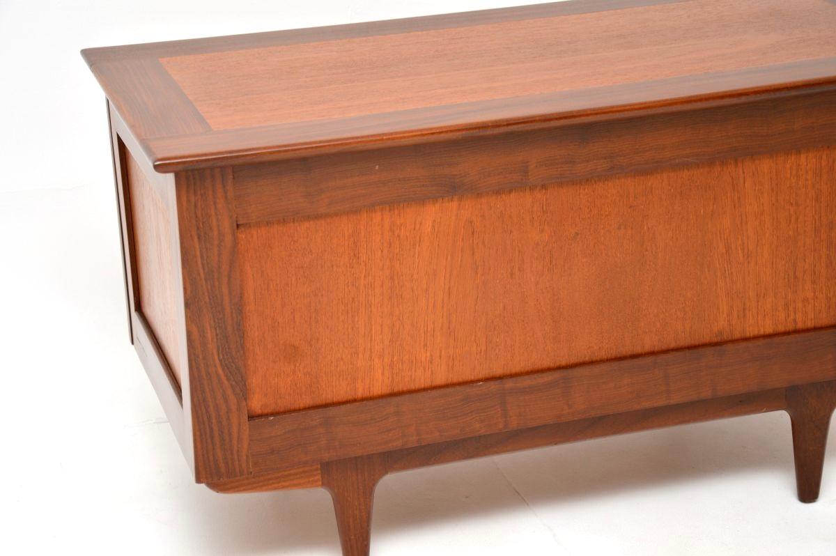 Vintage Teakdecken-Truhe von Younger (Teakholz) im Angebot