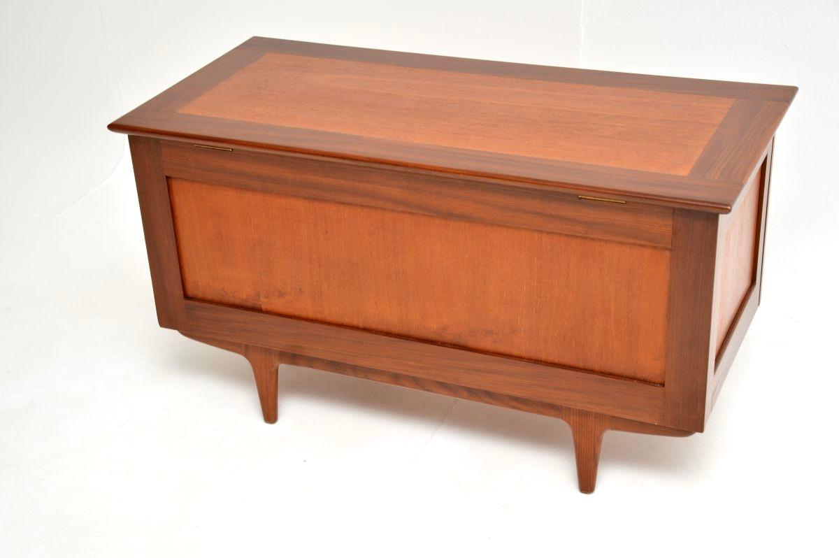 Vintage Teakdecken-Truhe von Younger im Angebot 2