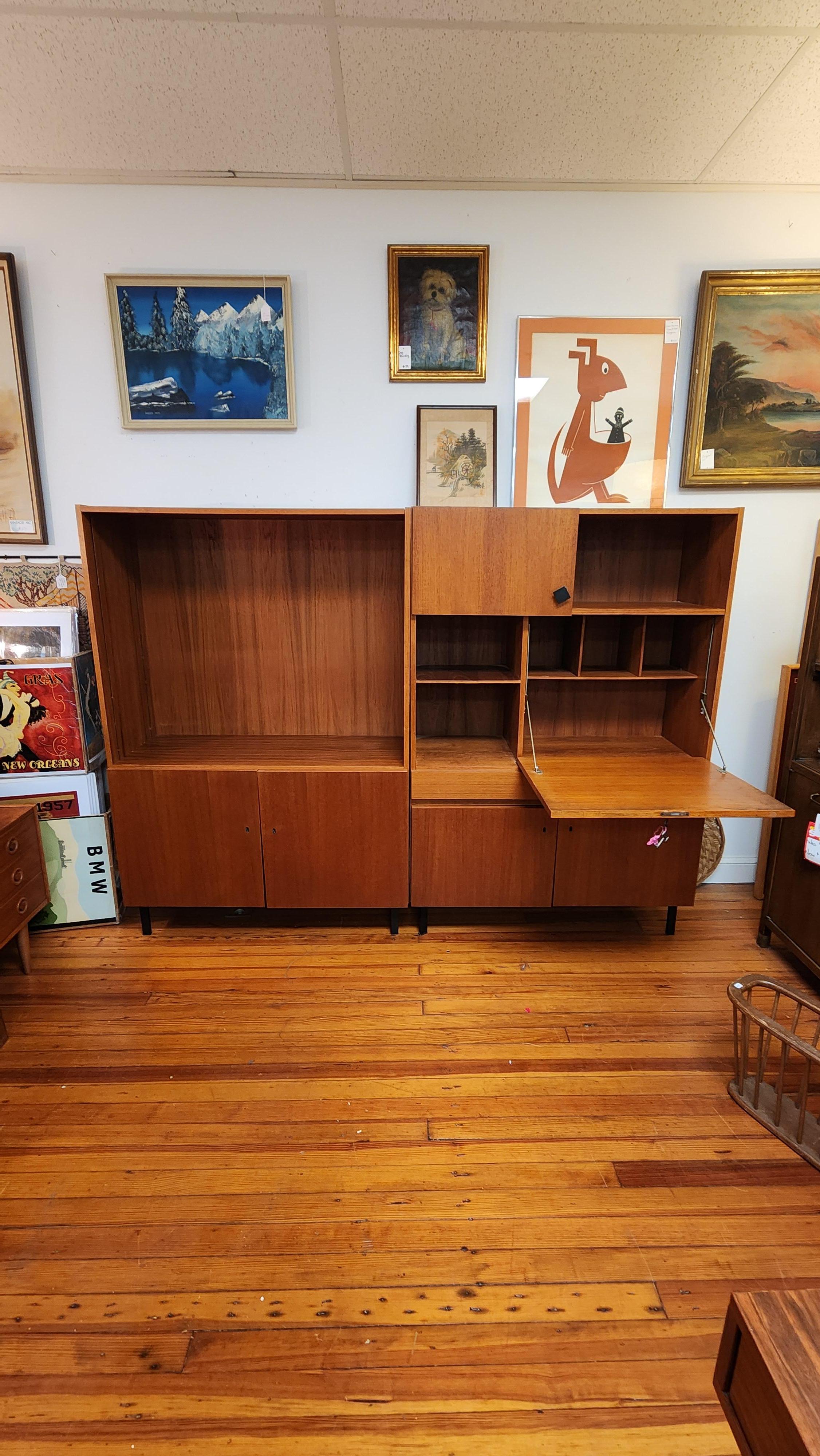 Mid-Century Modern Vintage Teak Bokkcasevand Secretary Unit For Sale