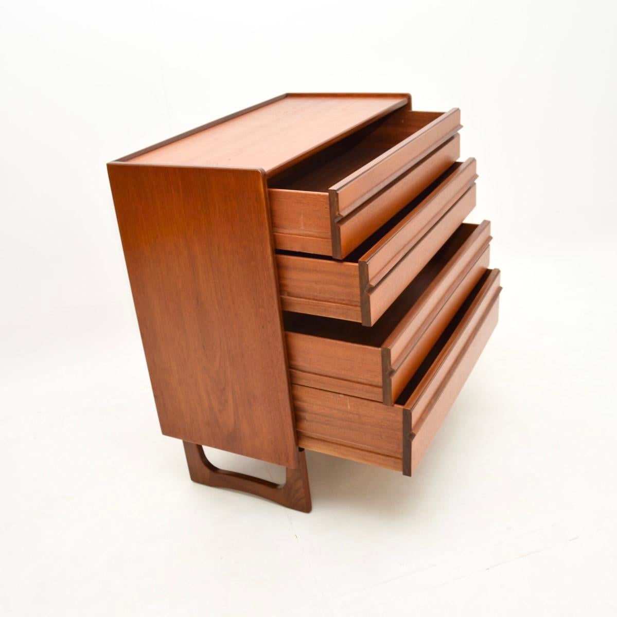 Metà XX secolo Cassettiera in teak vintage di William Lawrence in vendita