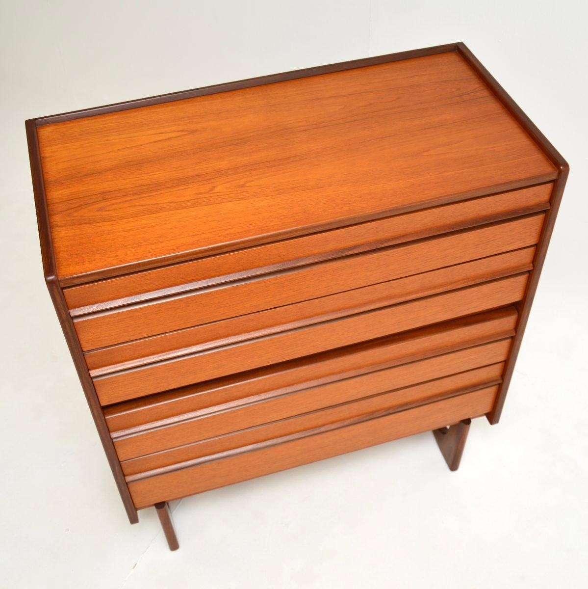 Teak Cassettiera in teak vintage di William Lawrence in vendita