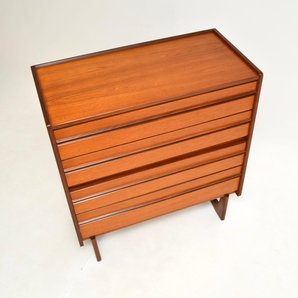 Cassettiera in teak vintage di William Lawrence in vendita 1