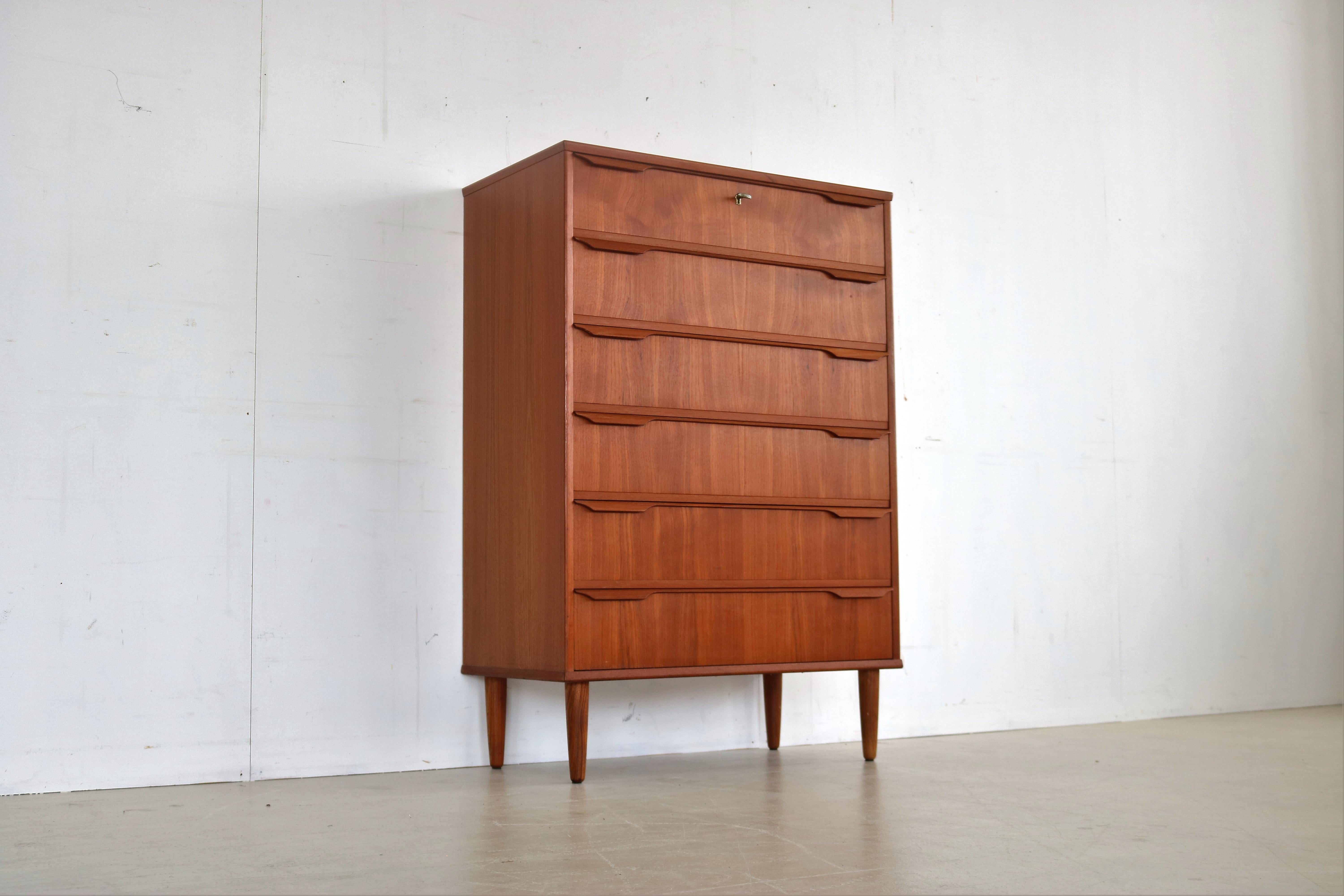 Vintage Teak Chest of Drawers Cabinet 60s Danish In Good Condition In GRONINGEN, NL