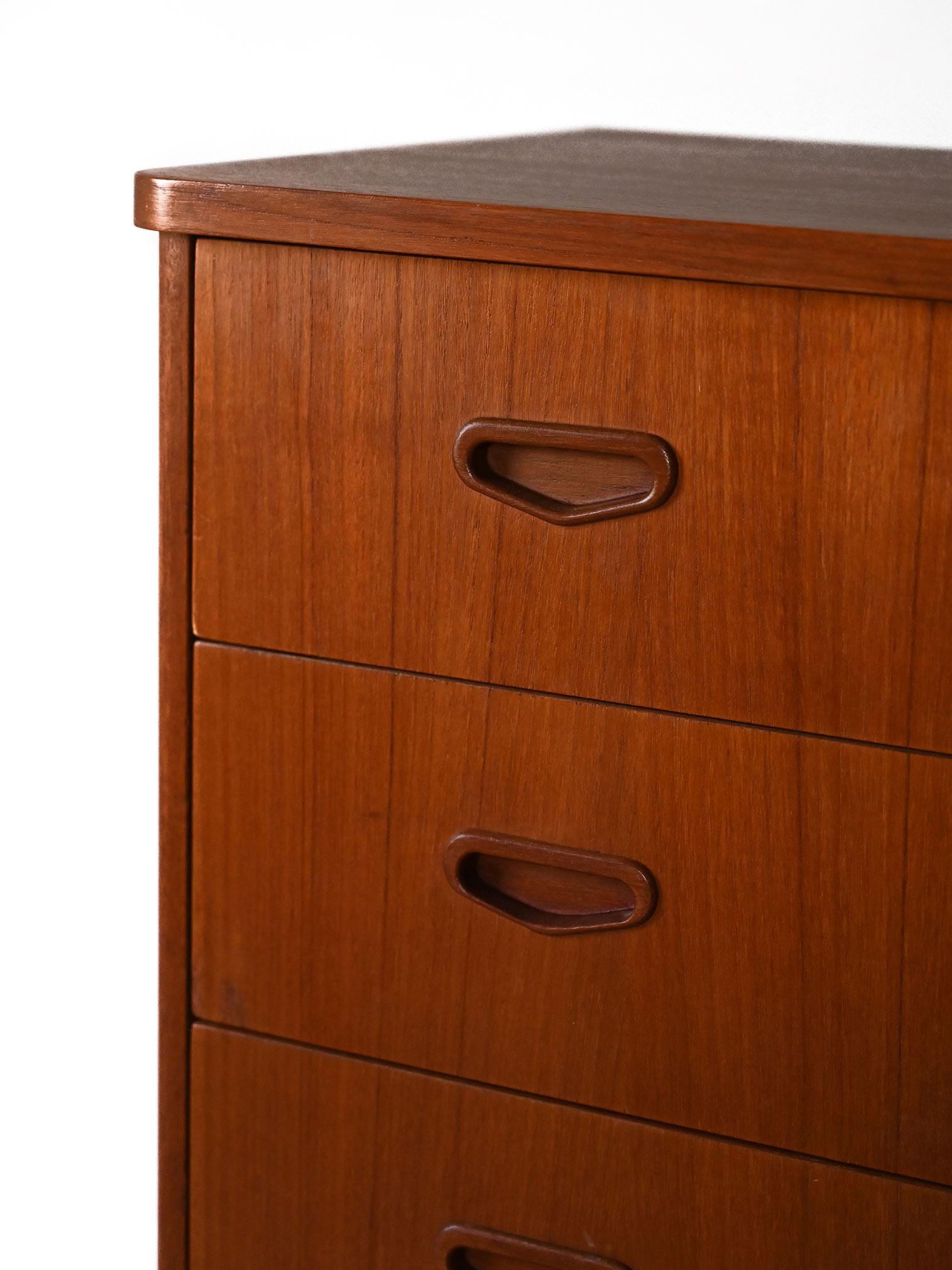 Mid-20th Century Vintage teak chest of drawers with 3 drawers