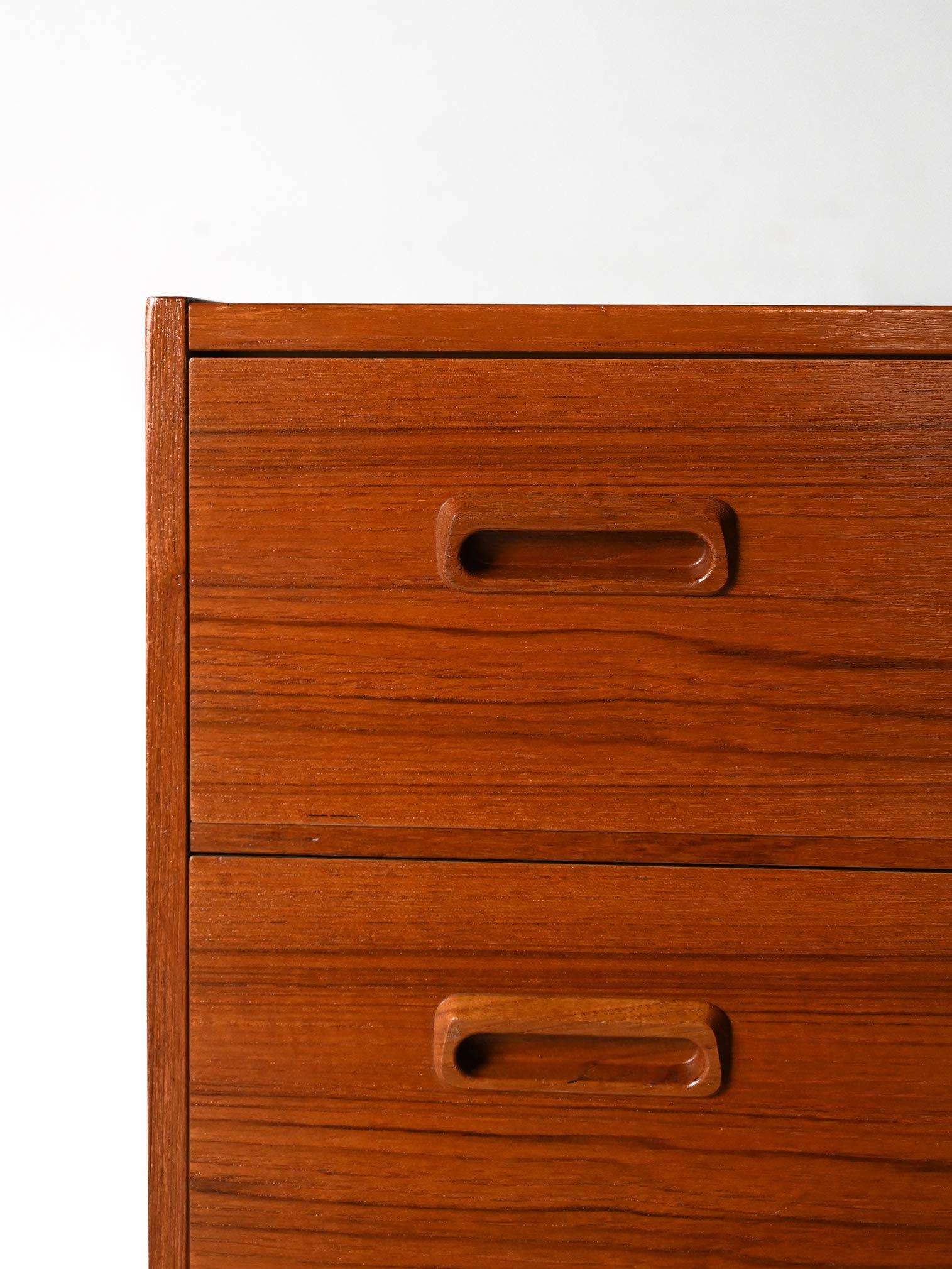 Vintage teak chest of drawers with three drawers For Sale 1