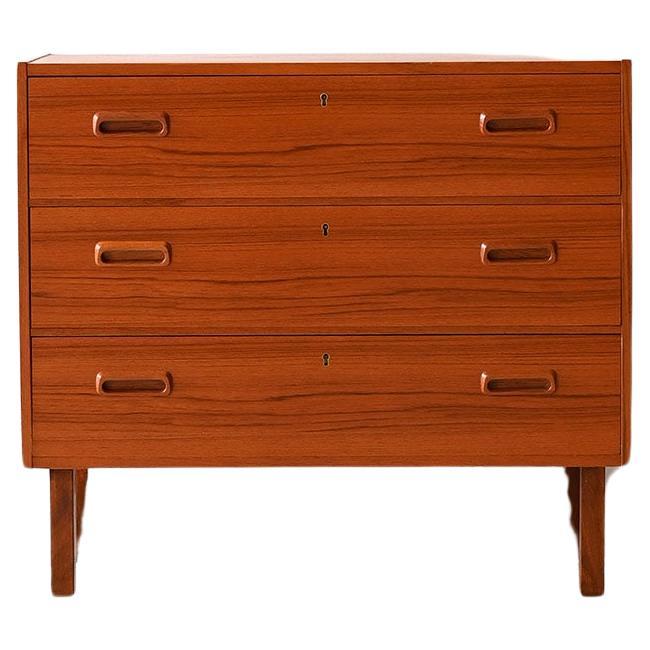 Vintage teak chest of drawers with three drawers For Sale