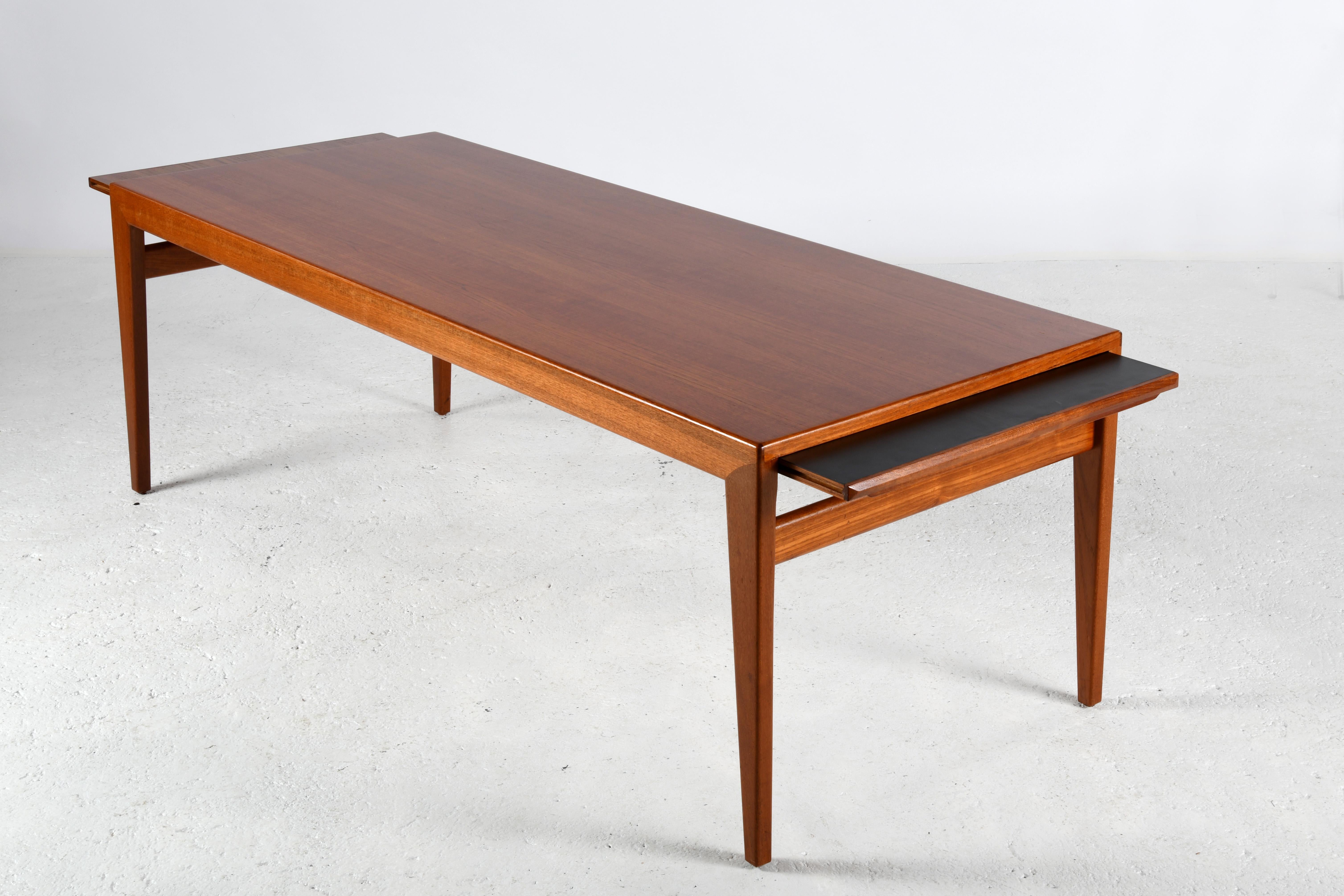 Mid-20th Century Vintage teak coffee table by Johannes Andersen with two extendible shelves