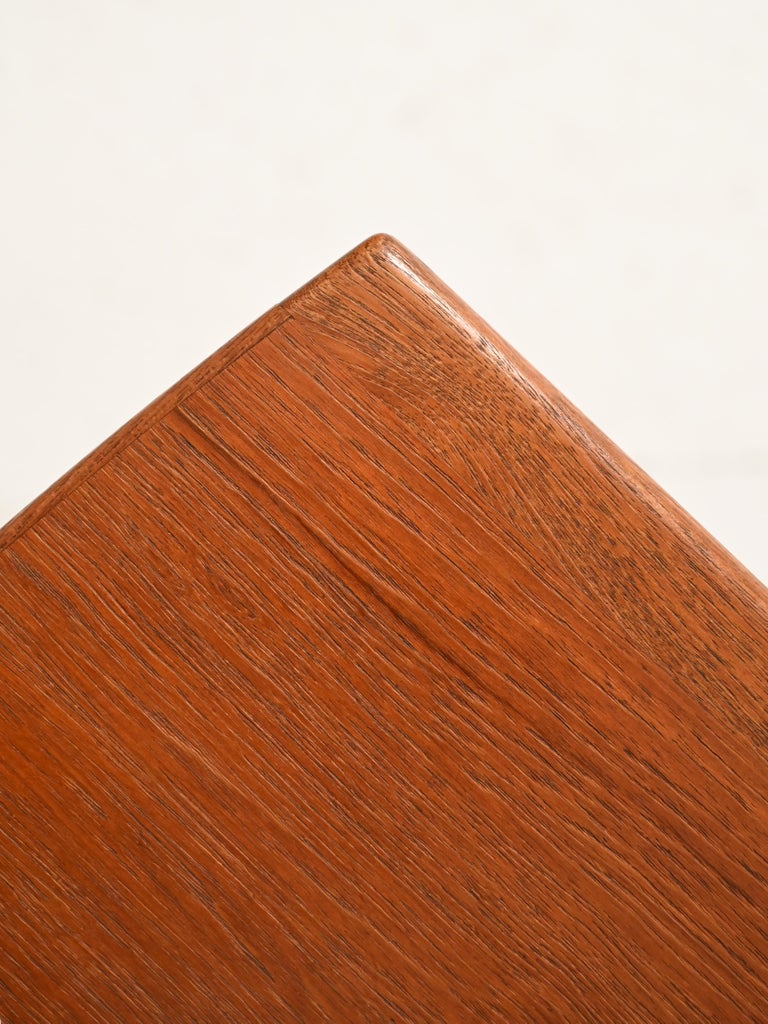 Vintage teak coffee table For Sale at 1stDibs