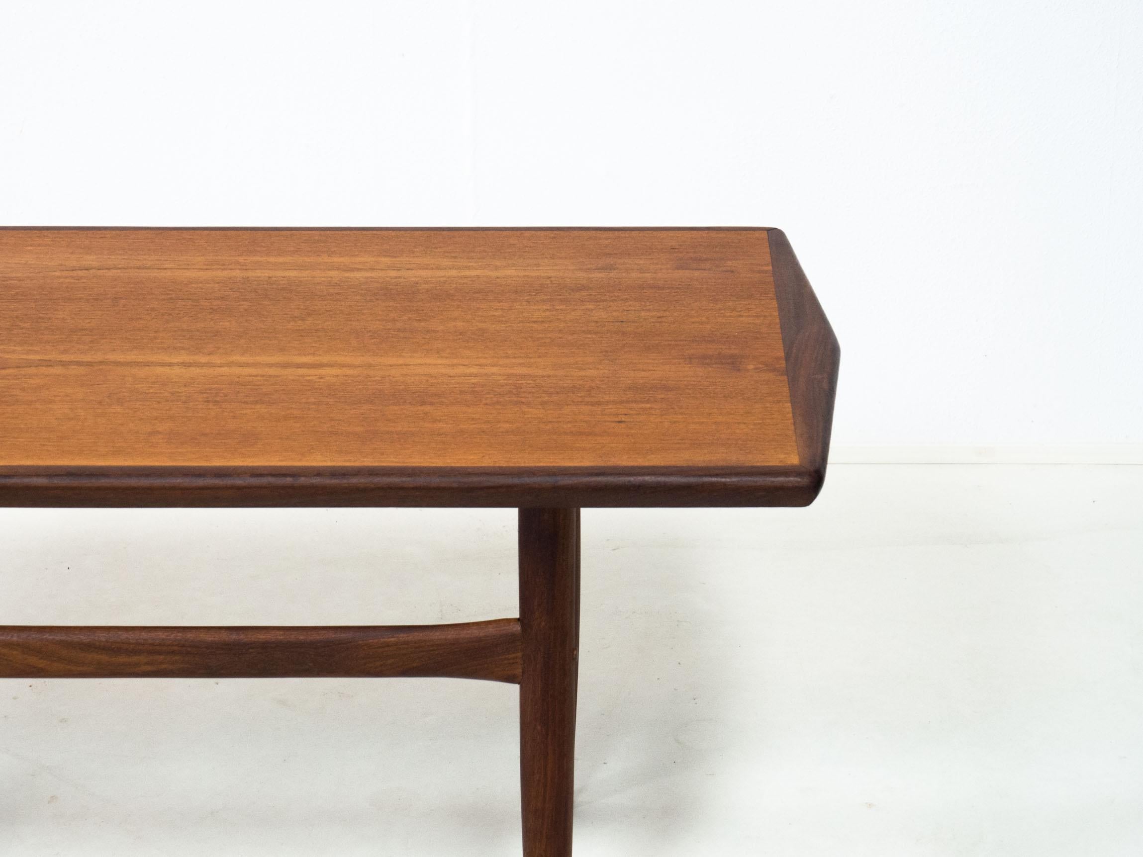 Veneer Vintage teak coffee table For Sale