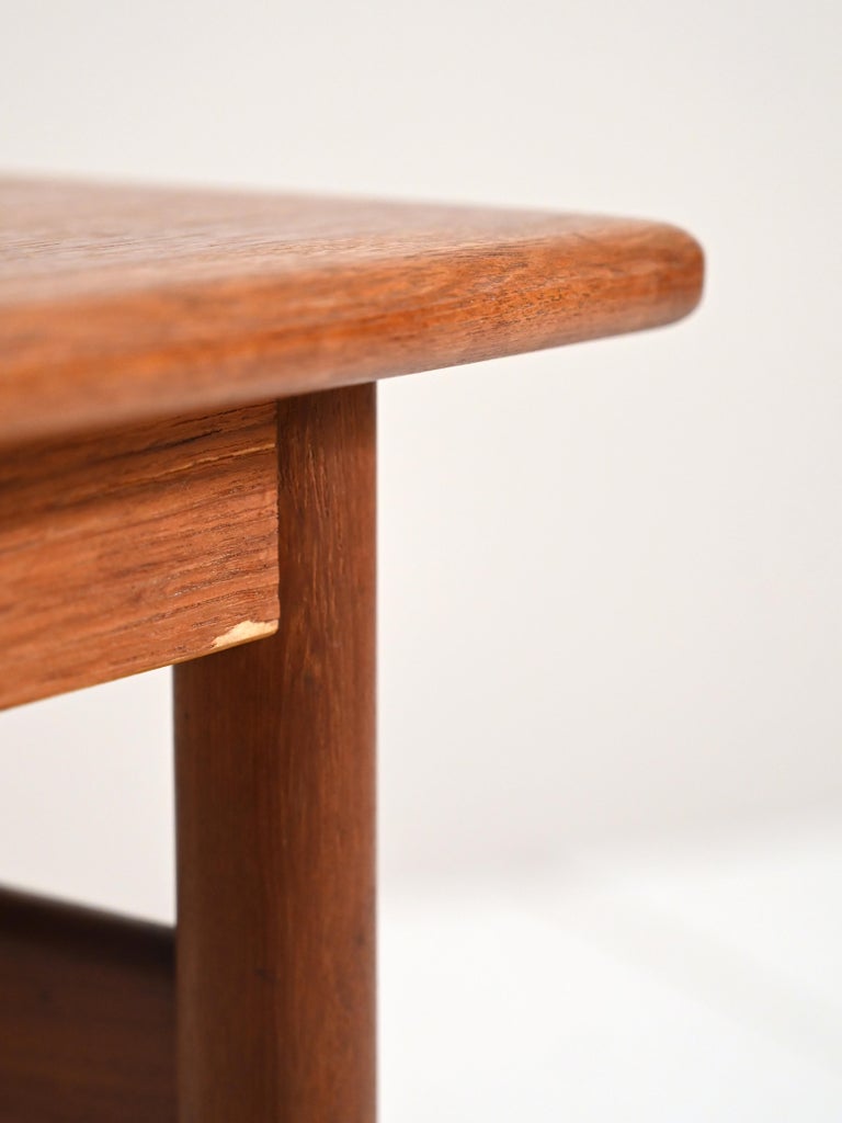 Vintage teak coffee table For Sale at 1stDibs