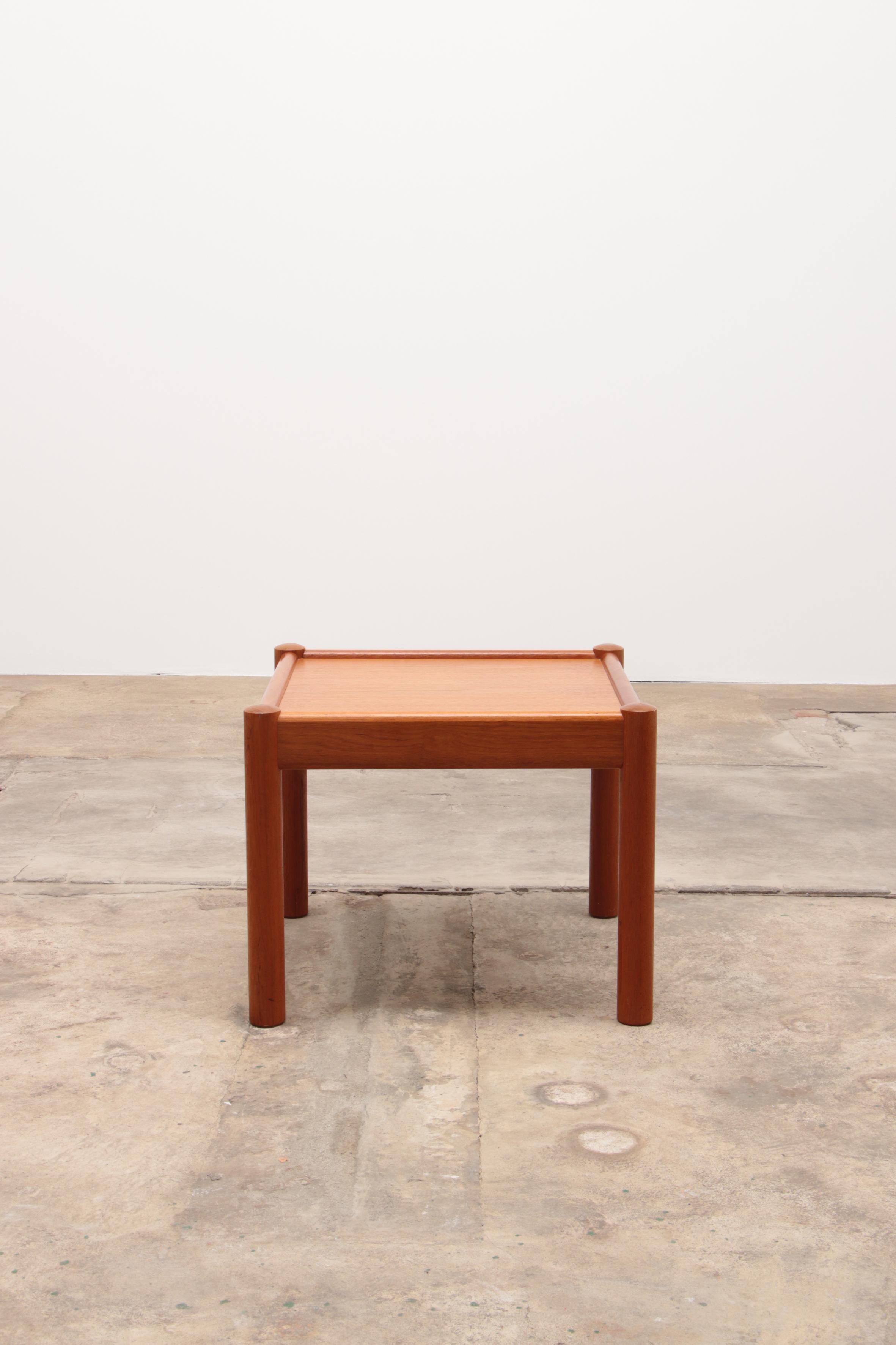 Vintage Teak Coffee Table from 1960s Denmark In Excellent Condition For Sale In Oirlo, LI