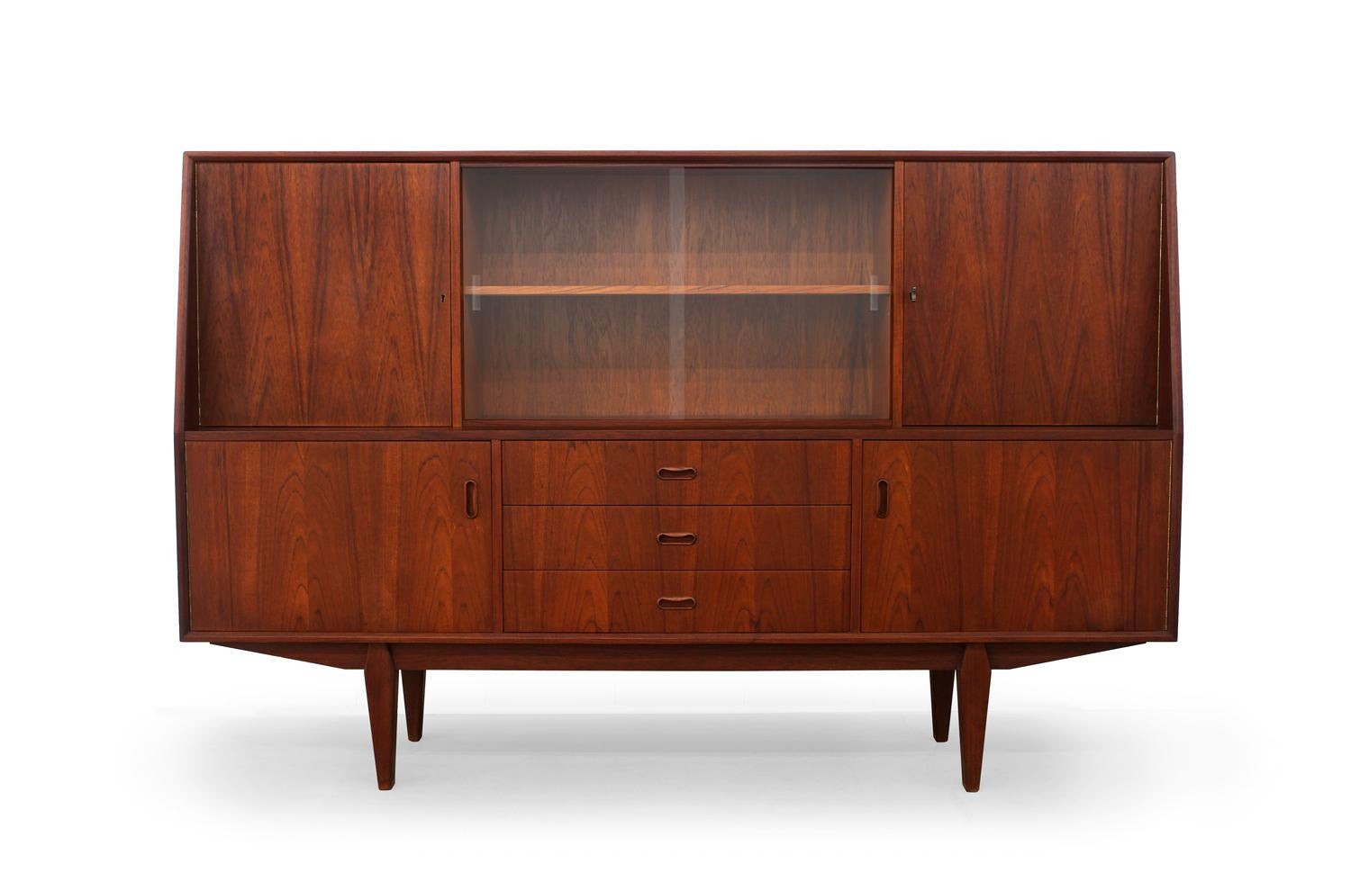 Vintage Teak Credenza with Locking Cabinets and Bar Section 7