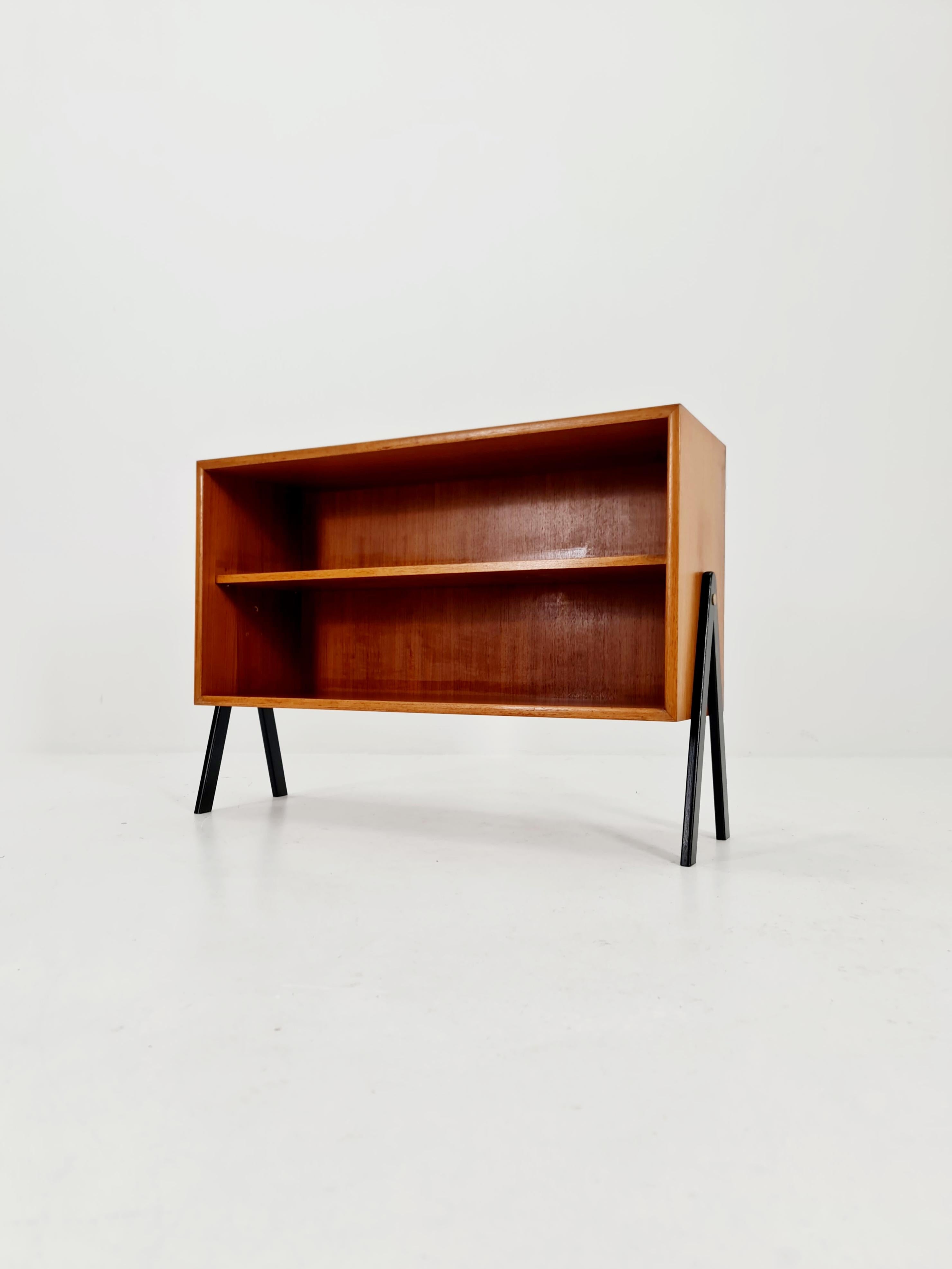 Dänischer Bücherschrank aus Teakholz, 1960er Jahre im Zustand „Gut“ im Angebot in Gaggenau, DE