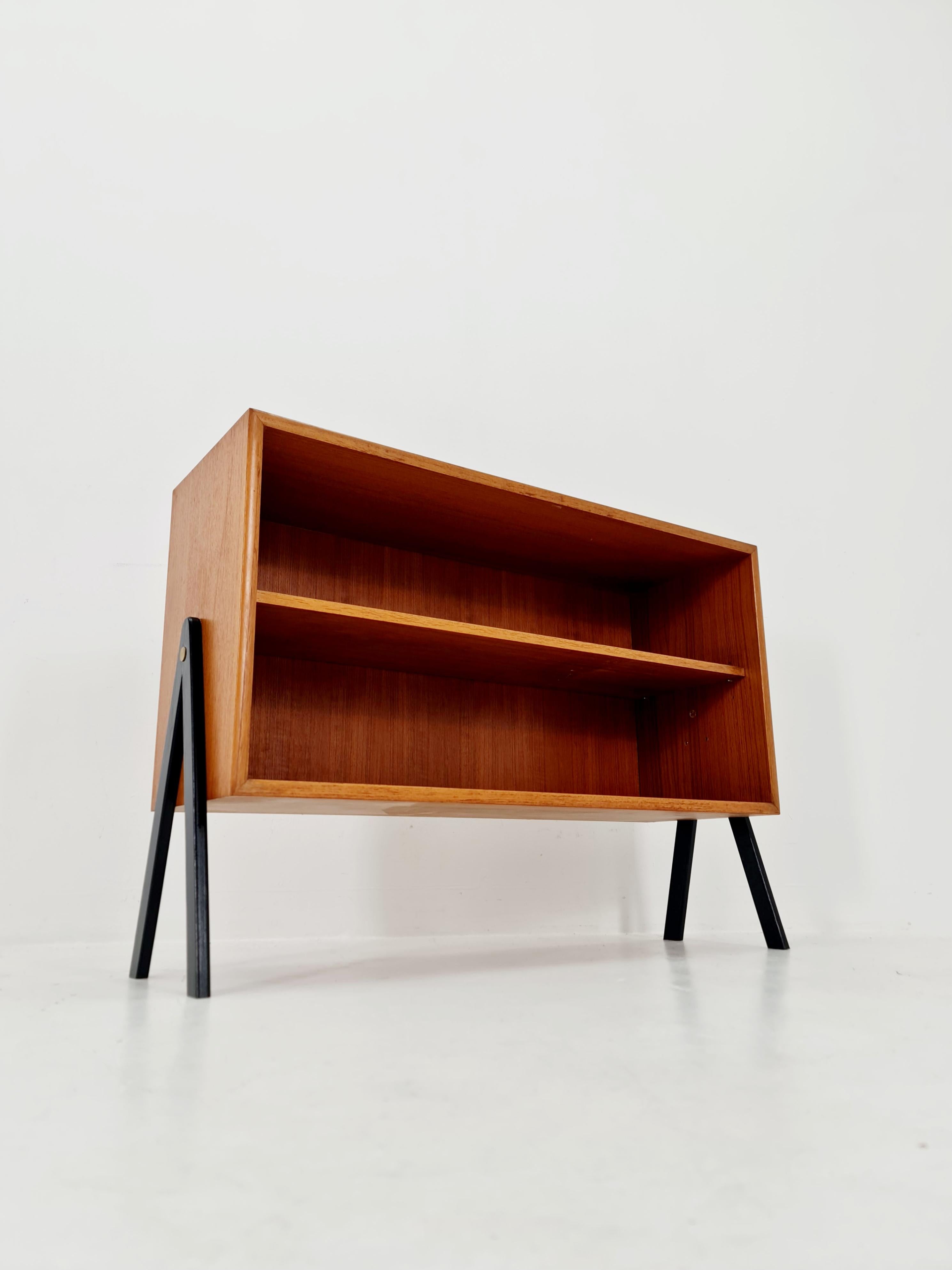 Dänischer Bücherschrank aus Teakholz, 1960er Jahre im Angebot 2