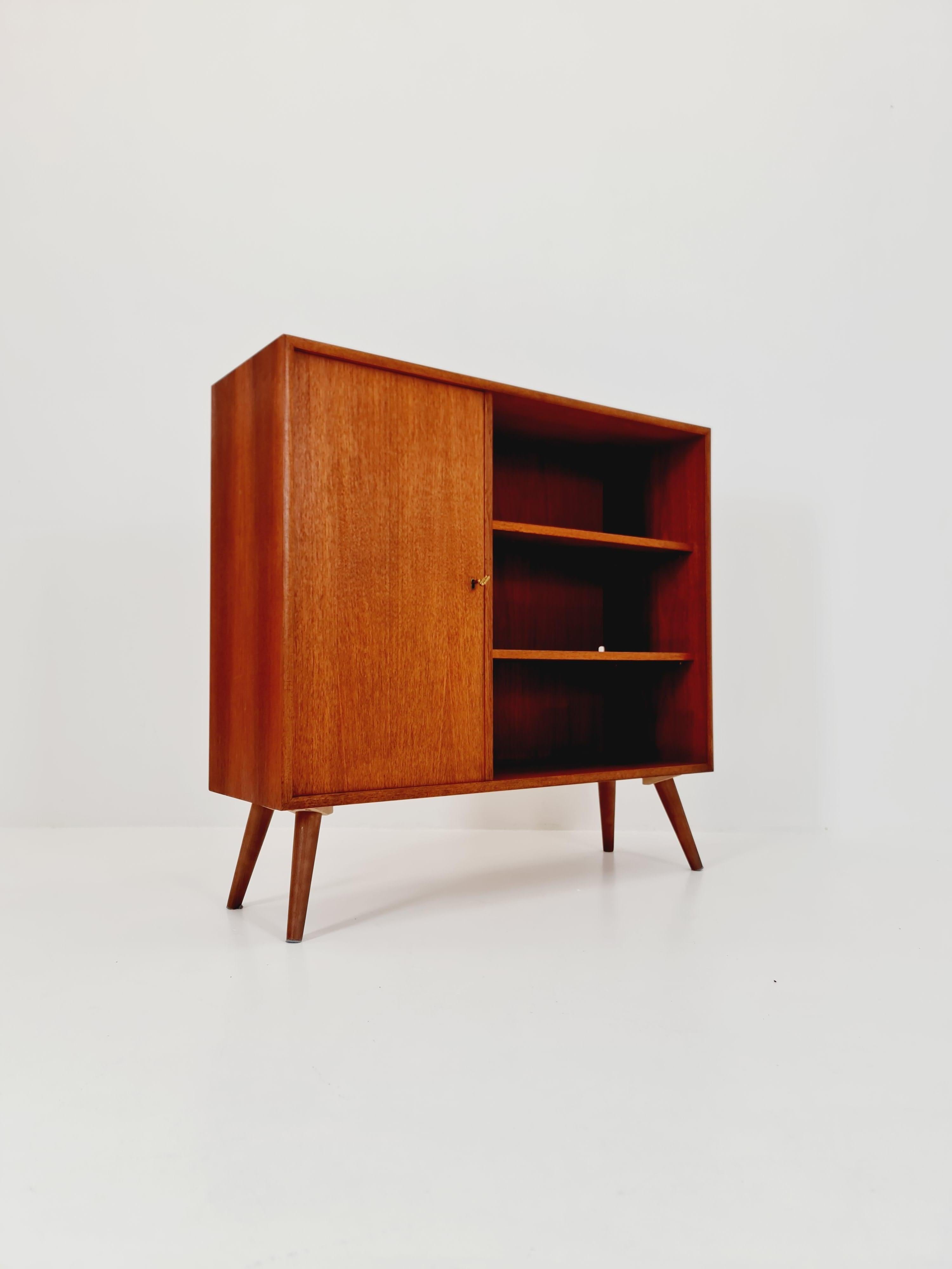 Vitrina danesa vintage de teca By WK Möbel  1960s en Bueno estado para la venta en Gaggenau, DE