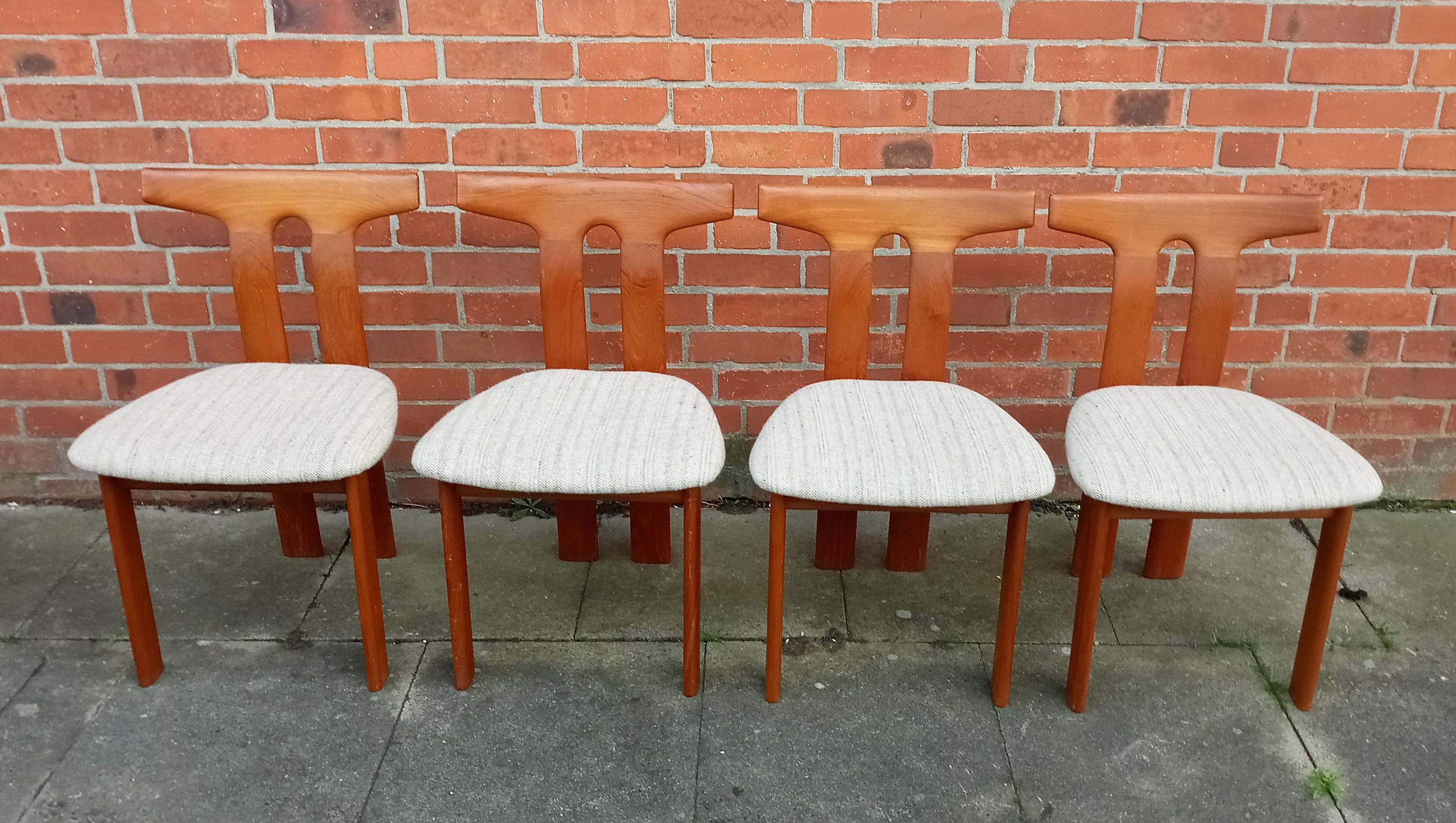 decorative set of four danish dining chairs in good used condition
The seats have the original wool fabrics. The name of the wool company is signed on the bottom of the seats.