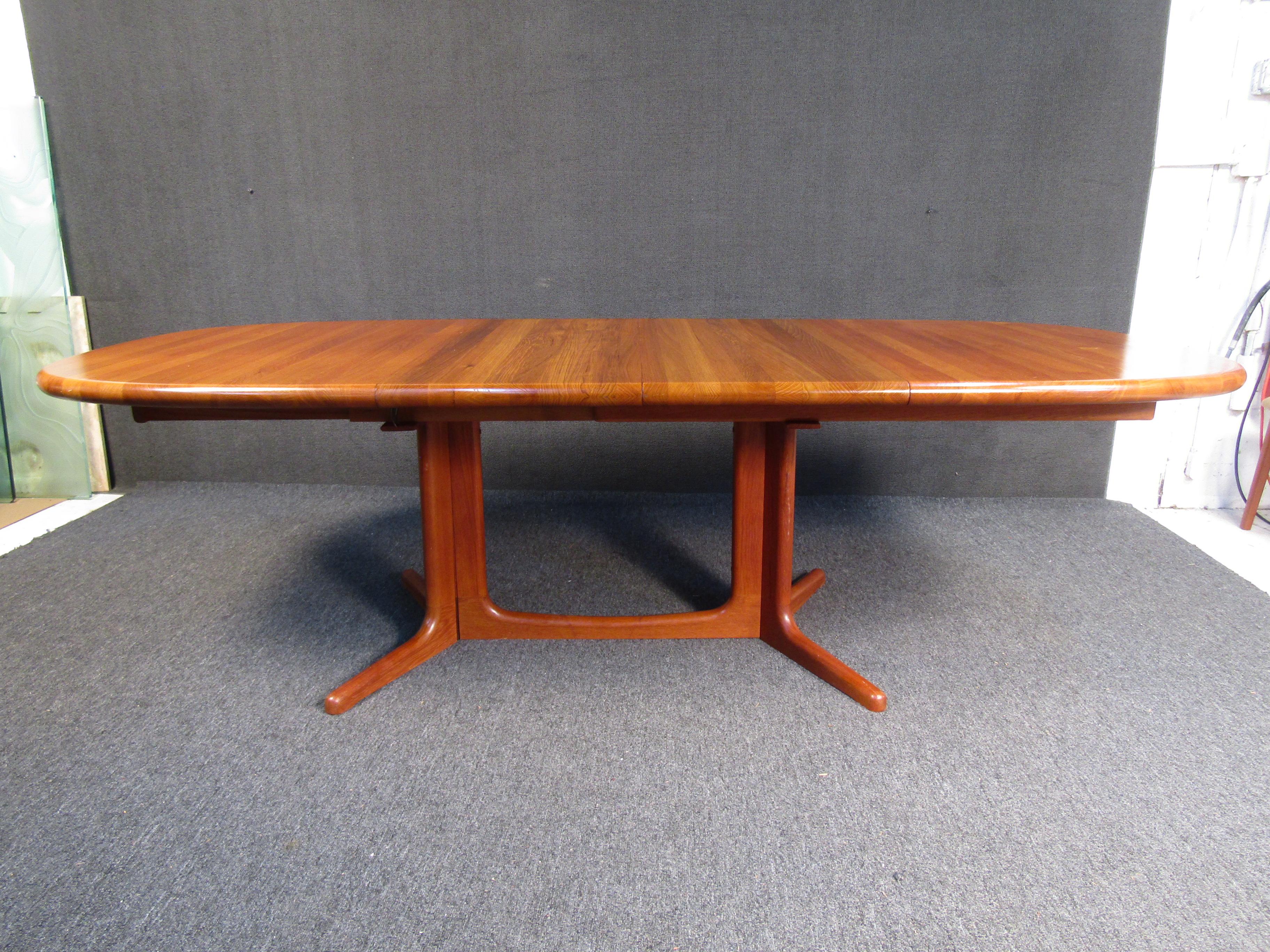 Vintage Teak Danish Dining Set In Good Condition In Brooklyn, NY