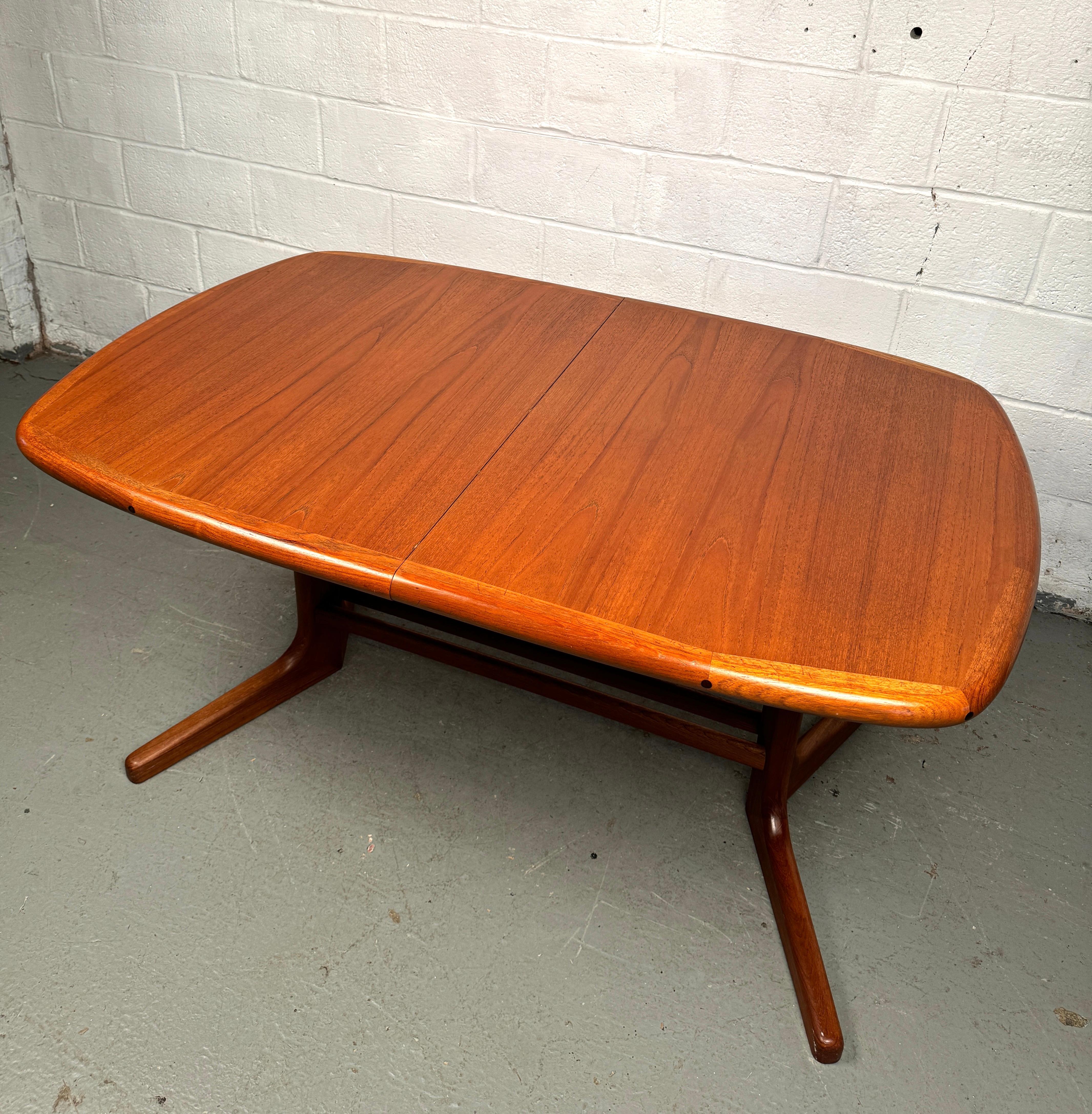 Mid-Century Modern Vintage Teak Danish Leaf Table en vente