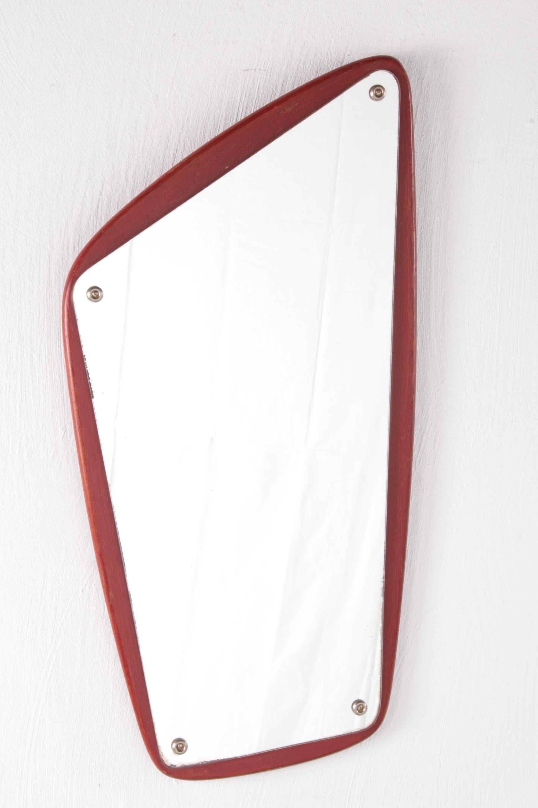 Vintage teak Danish mirror Aarhus Glasimport, 1960


This is a beautiful wall mirror from the 1960s.

What an eye-catcher! Vintage teak asymmetrical mirror from Denmark, 1960s. Produced by Aarhus Glasimport og Glassliberi, mirror is marked. Is