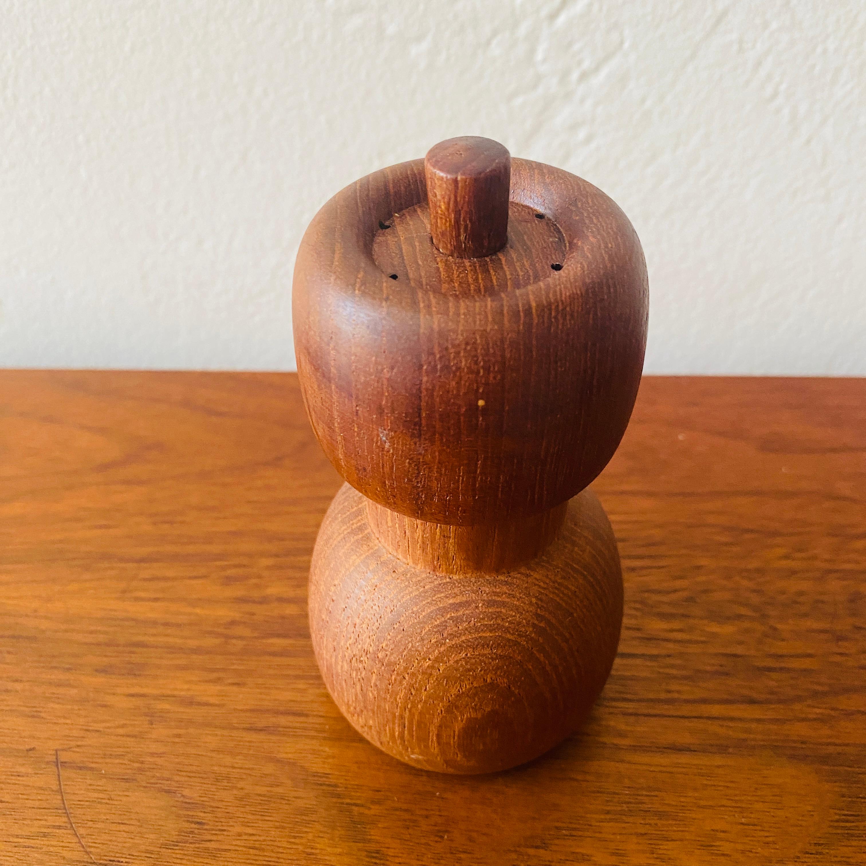 This is a cute mid-century modern sculptural salt and pepper mill in teak designed by Jens Harald Quistgaard for Dansk. This piece features a mushroom-shaped top with a removable peg for filling salt. Includes a grinding mechanism on the bottom with