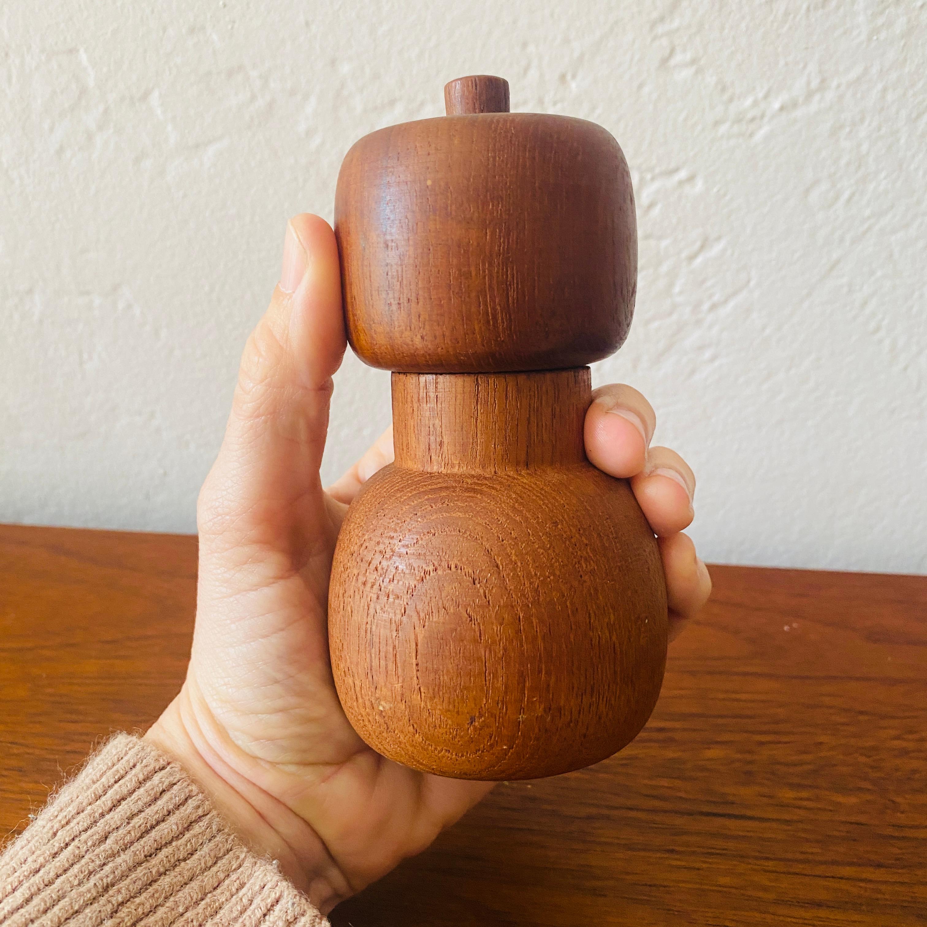 Vintage Teak Dansk Salt and Pepper Mill by Jens H. Quistgaard In Good Condition In San Juan Capistrano, CA