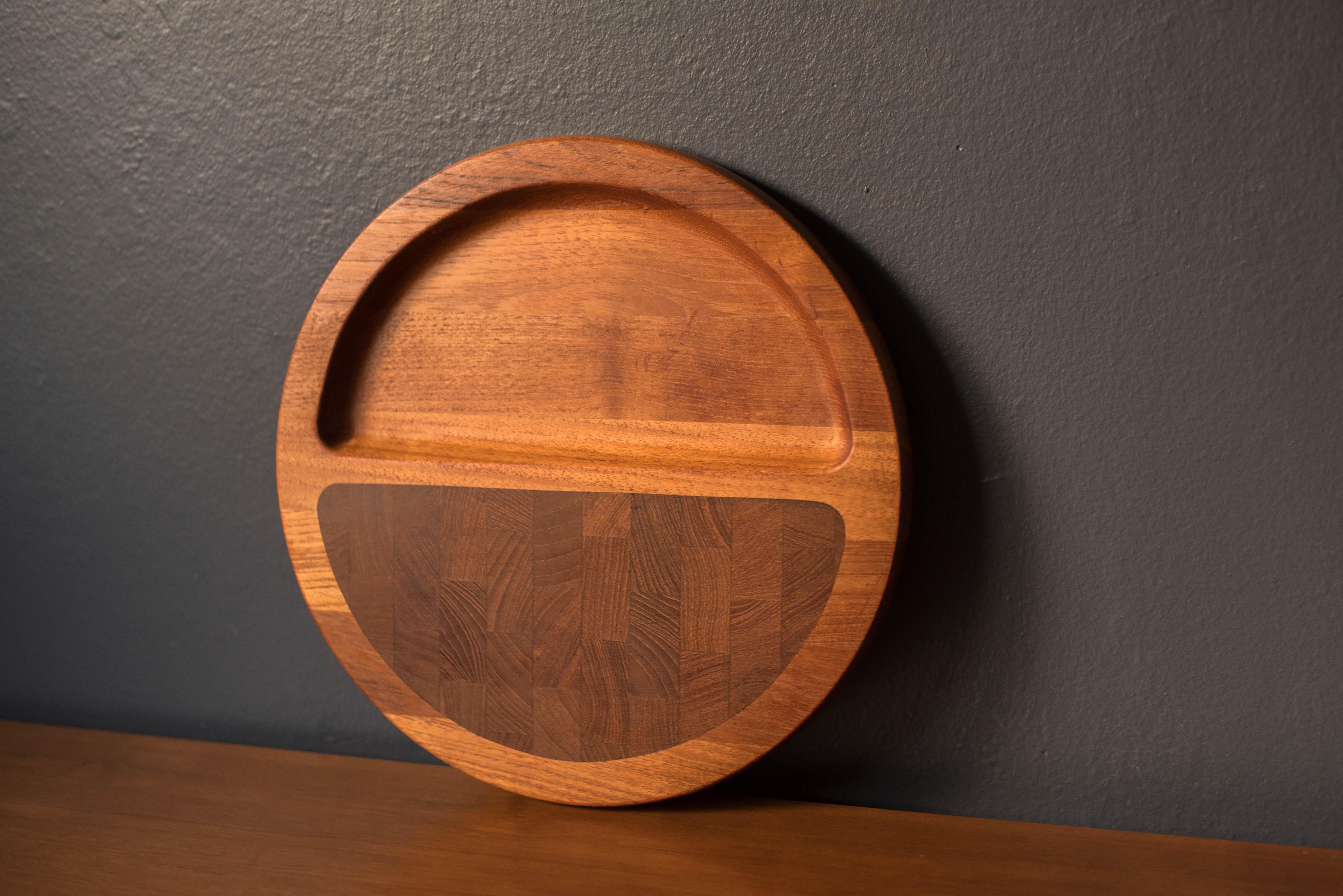Dansk Serviertablett aus Teakholz mit Schneidebrettplatte aus Teakholz von Jens H. Quistgaard (Skandinavische Moderne) im Angebot