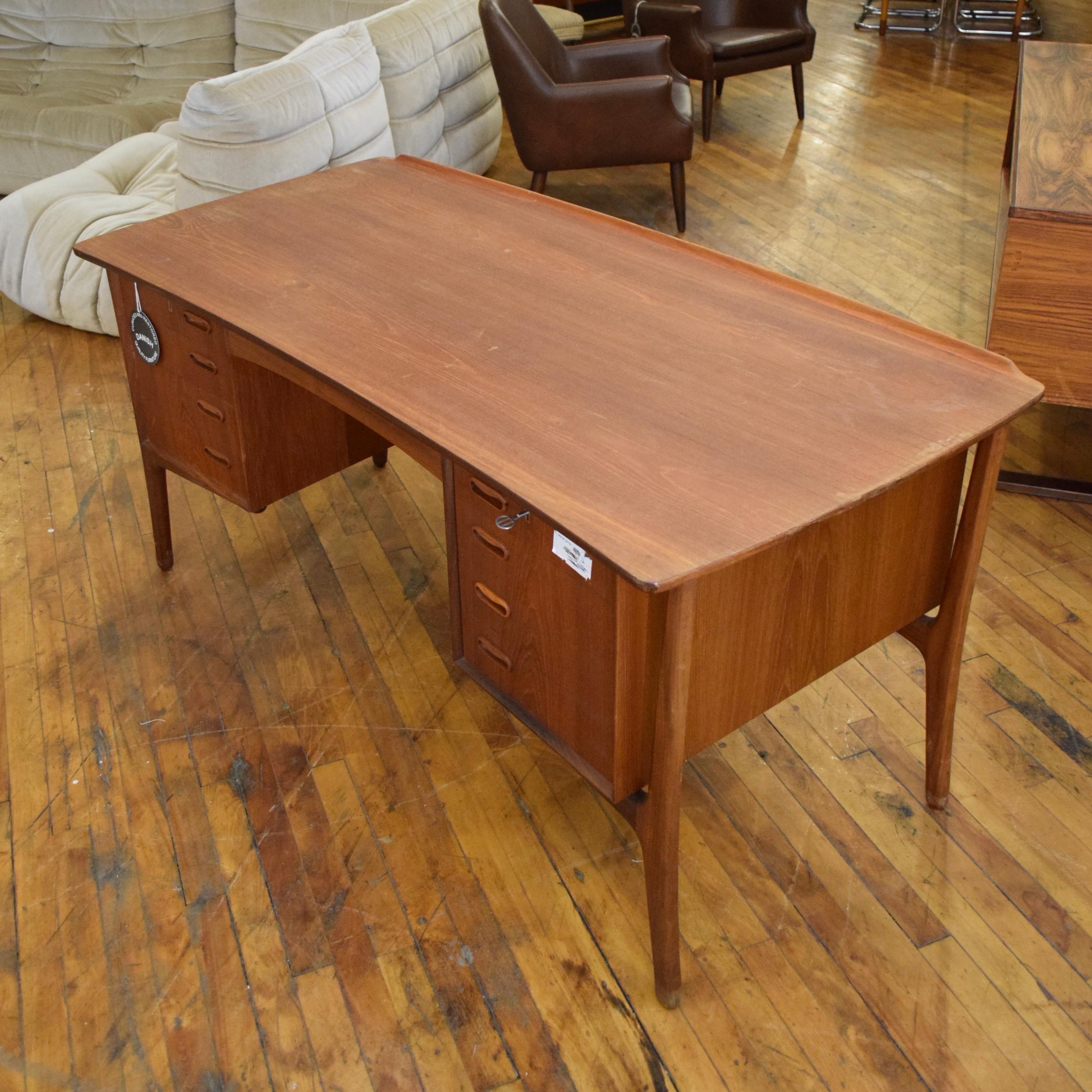 Teck Bureau vintage en teck par Svend Aage Madsen pour Hansen en vente