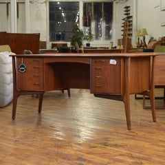 Bureau vintage en teck par Svend Aage Madsen pour Hansen