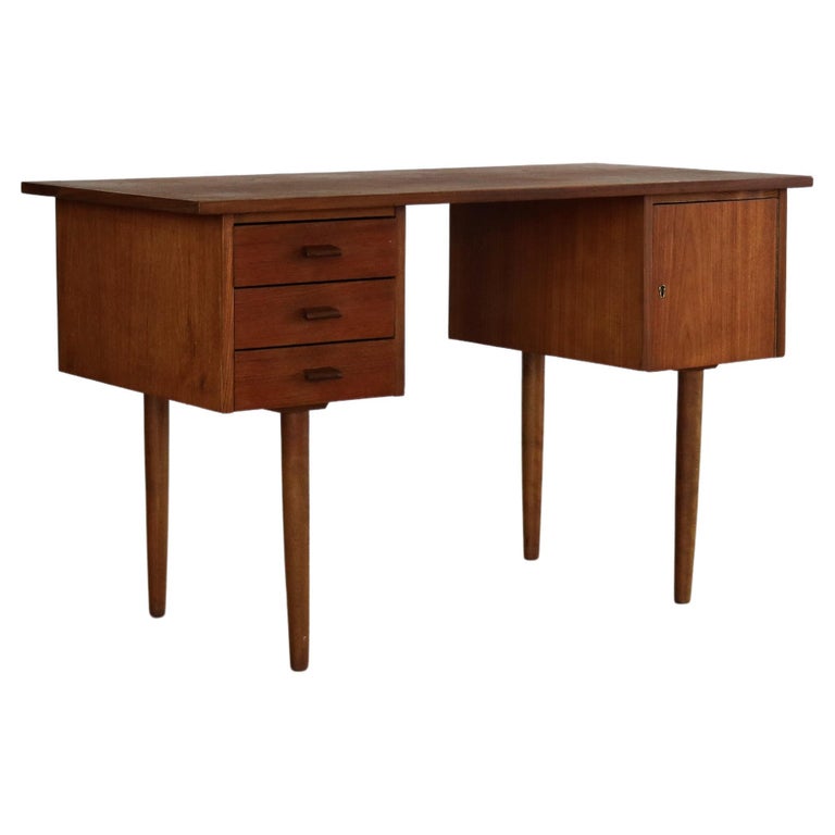 vintage teak desk For Sale at 1stDibs