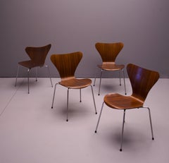 Chaises de salle à manger vintage en teck Fritz Hansen Series 7 Ant Chairs Arne Jacobsen Danish