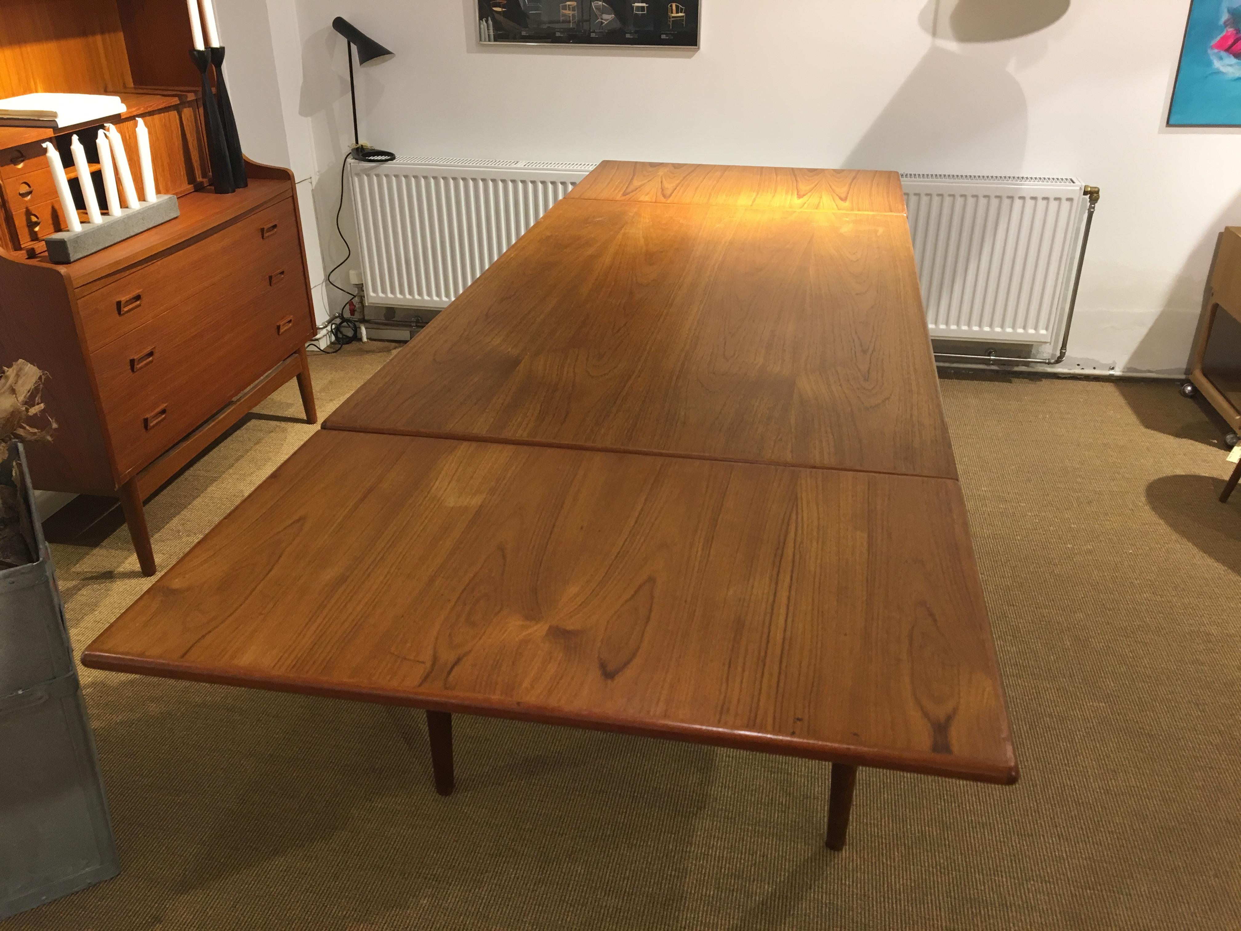 Mid-Century Modern Vintage Teak Dining Table and 4 Dining Chairs by Henning Kjærnulf