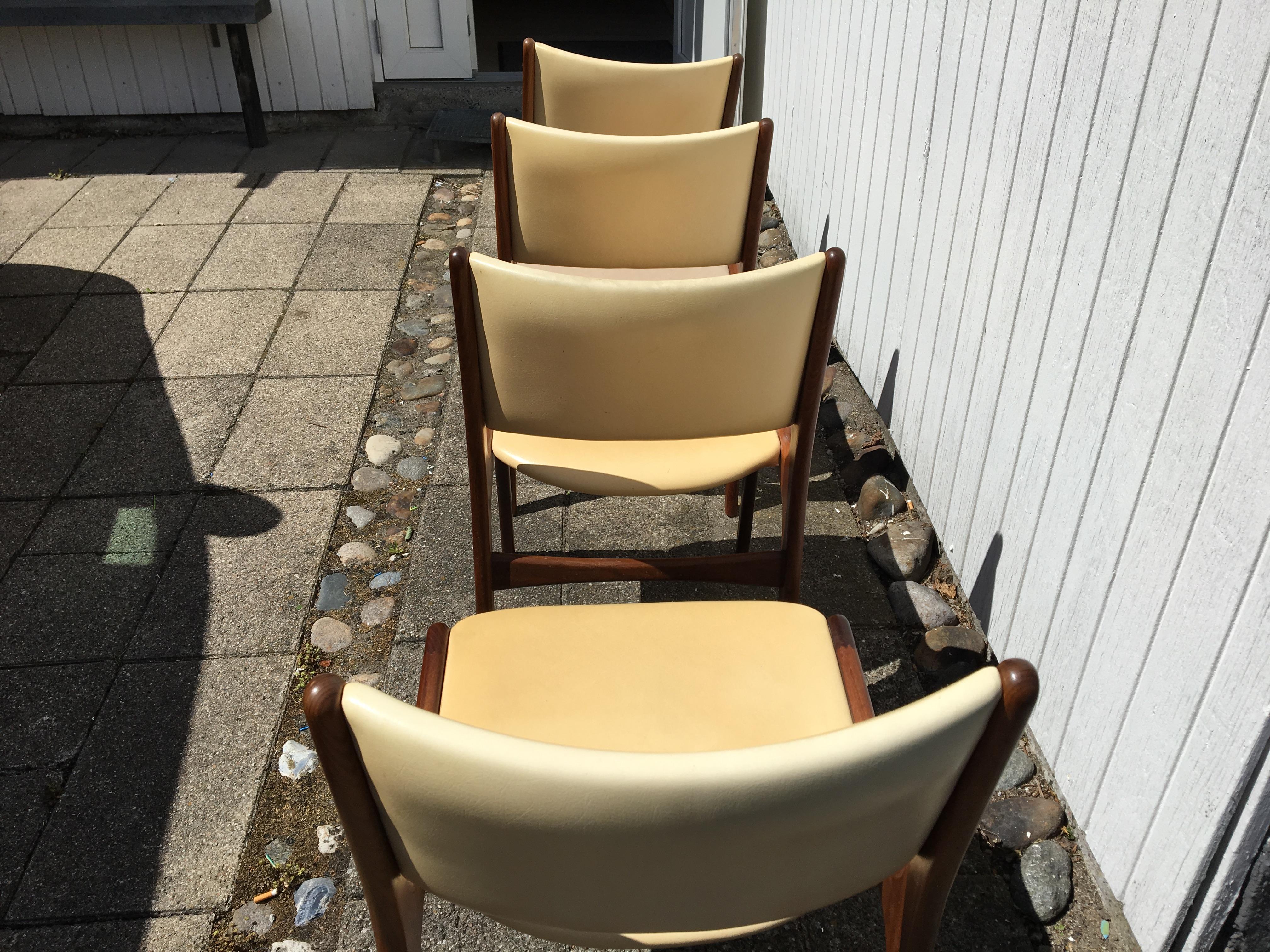 Vintage Teak Dining Table and 4 Dining Chairs by Henning Kjærnulf 2