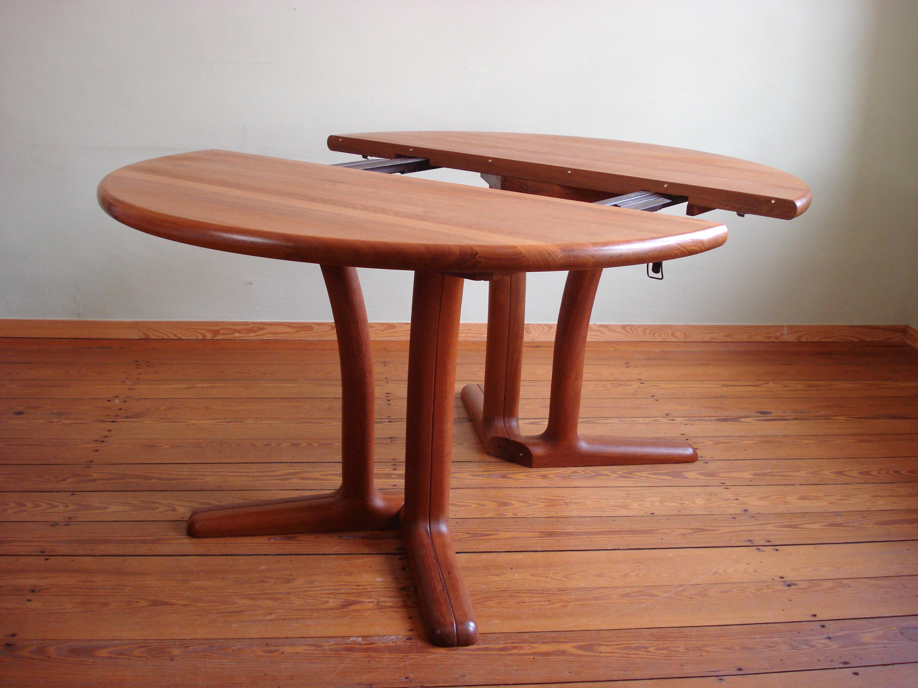 Vintage Teak Dining Table by Dyrlund For Sale 1
